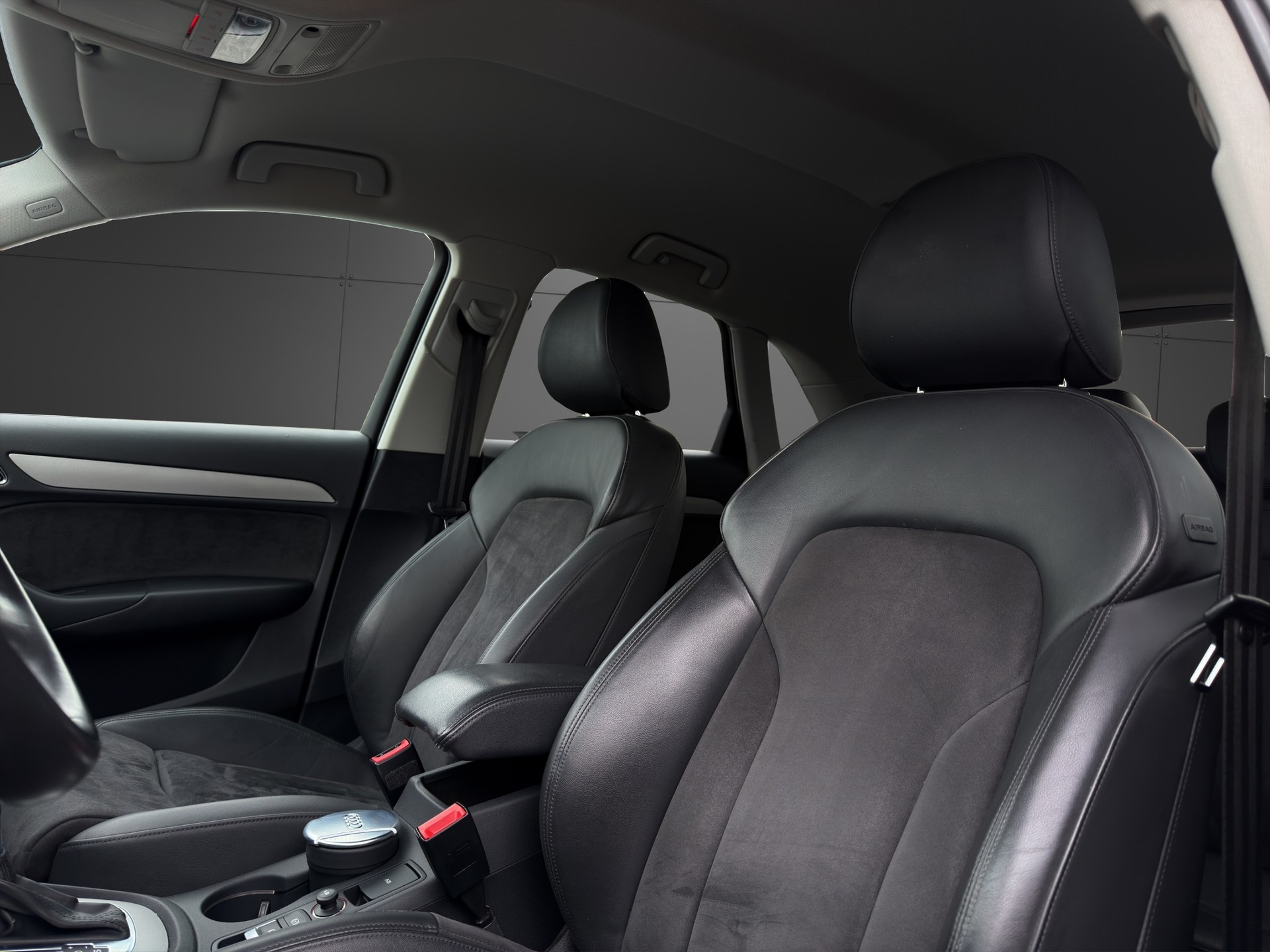 AUDI Q3 2.0 TFSI quattro S-tronic-image-14