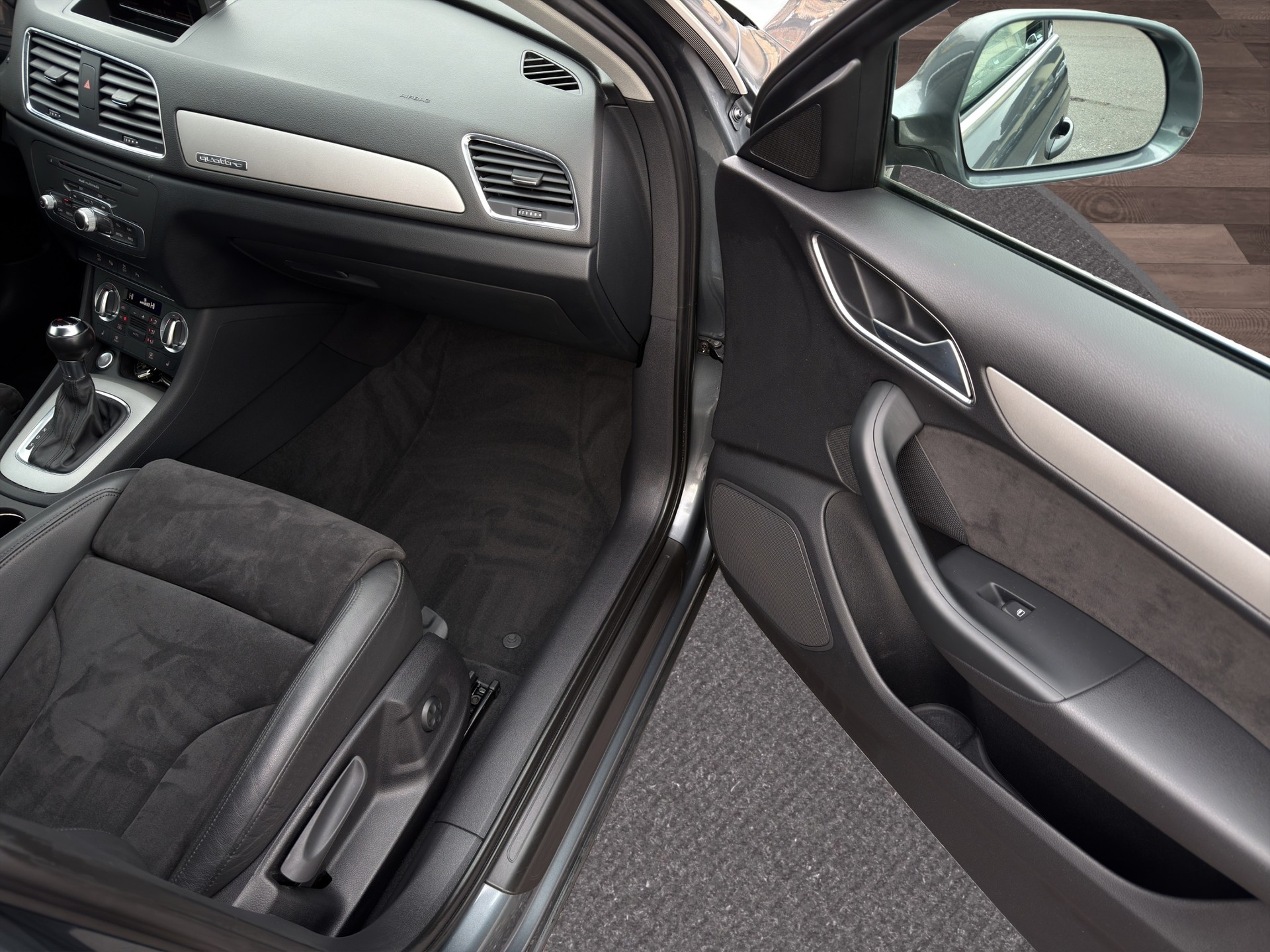 AUDI Q3 2.0 TFSI quattro S-tronic-image-13