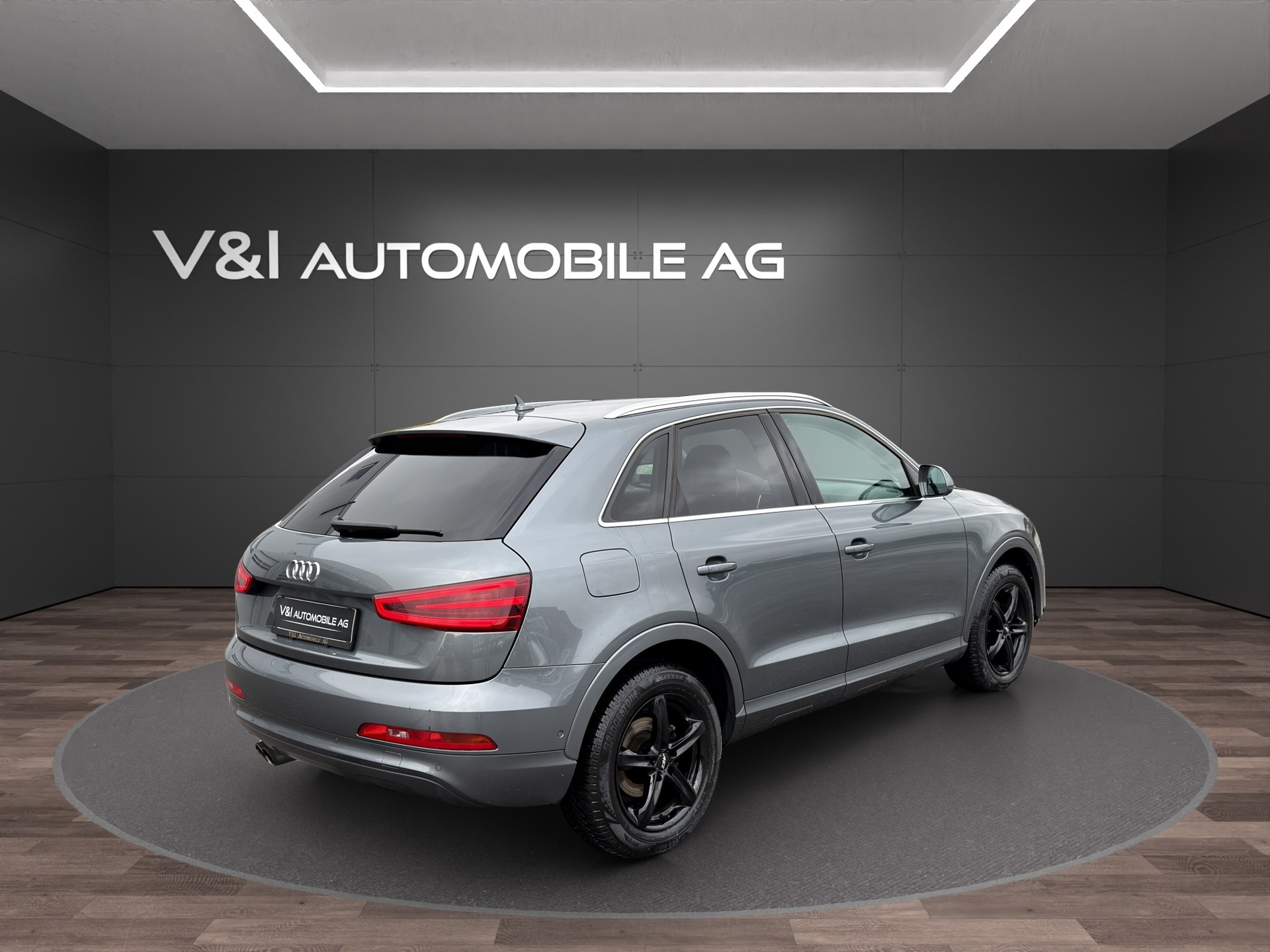 AUDI Q3 2.0 TFSI quattro S-tronic-image-3