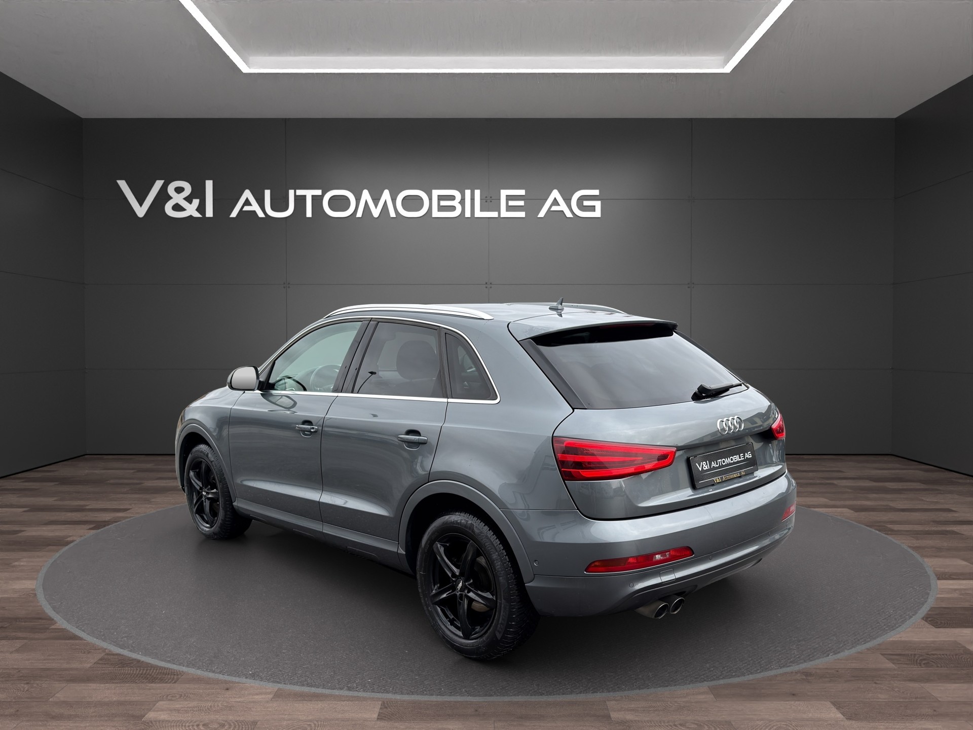 AUDI Q3 2.0 TFSI quattro S-tronic-image-2