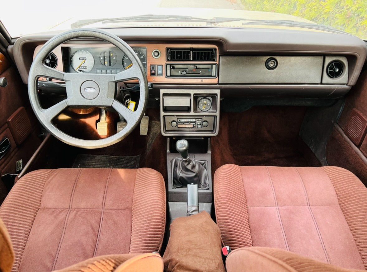 FORD 2300 V6 Ghia-image-8