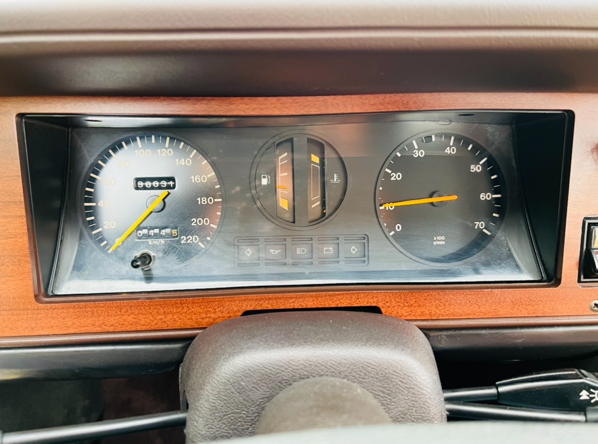 FORD 2300 V6 Ghia-image-10