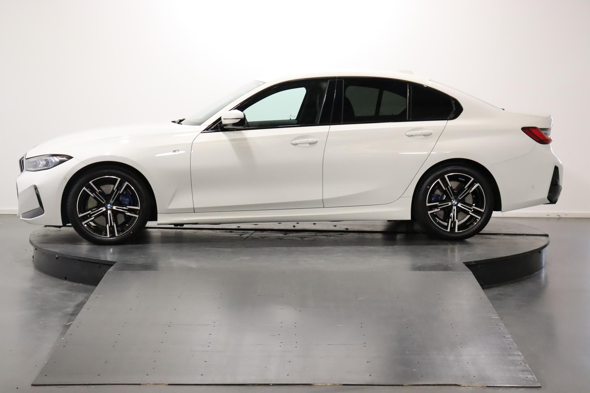 BMW 330d xDrive SAG-image-1