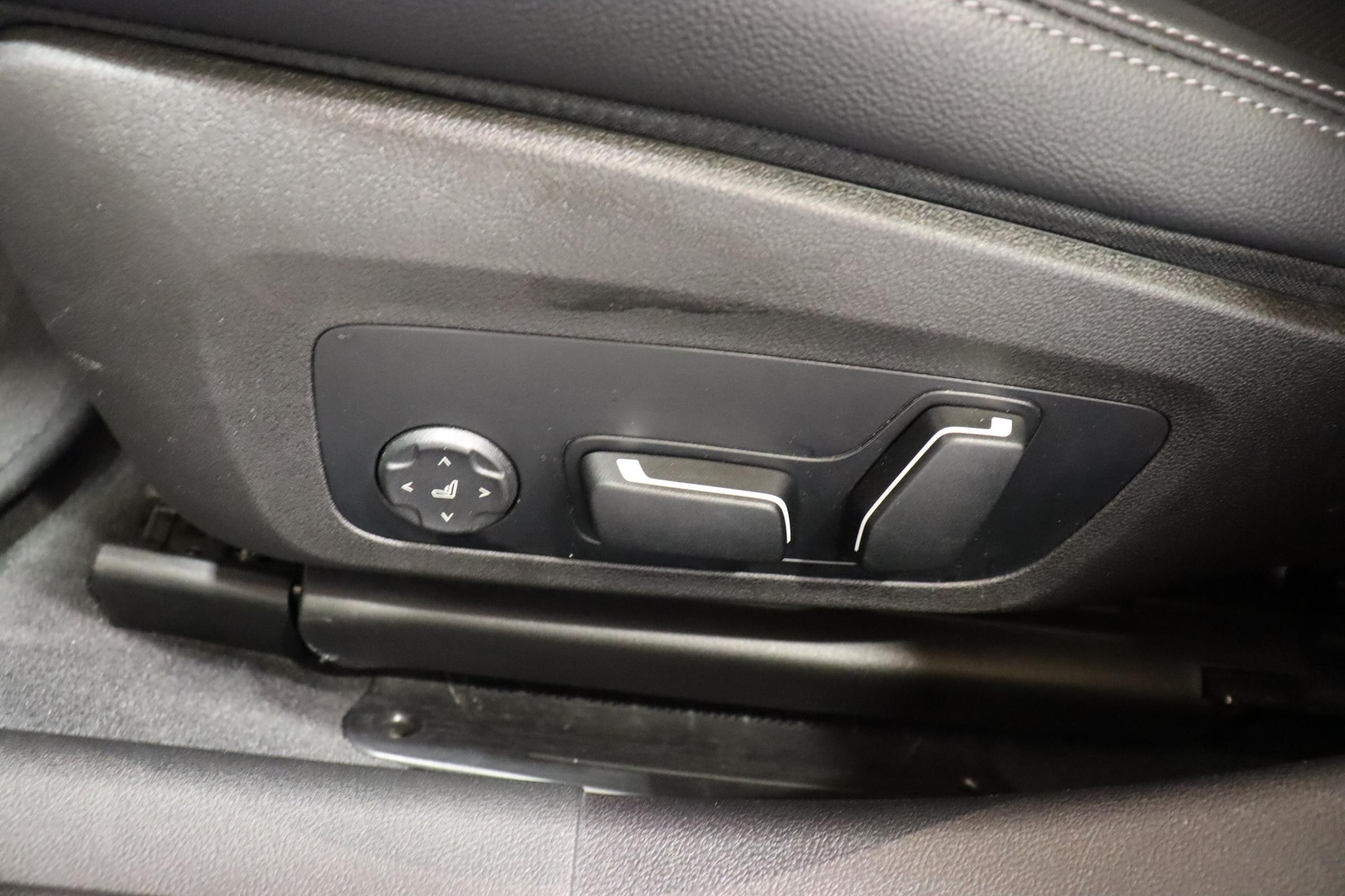 BMW 330d xDrive SAG-image-24