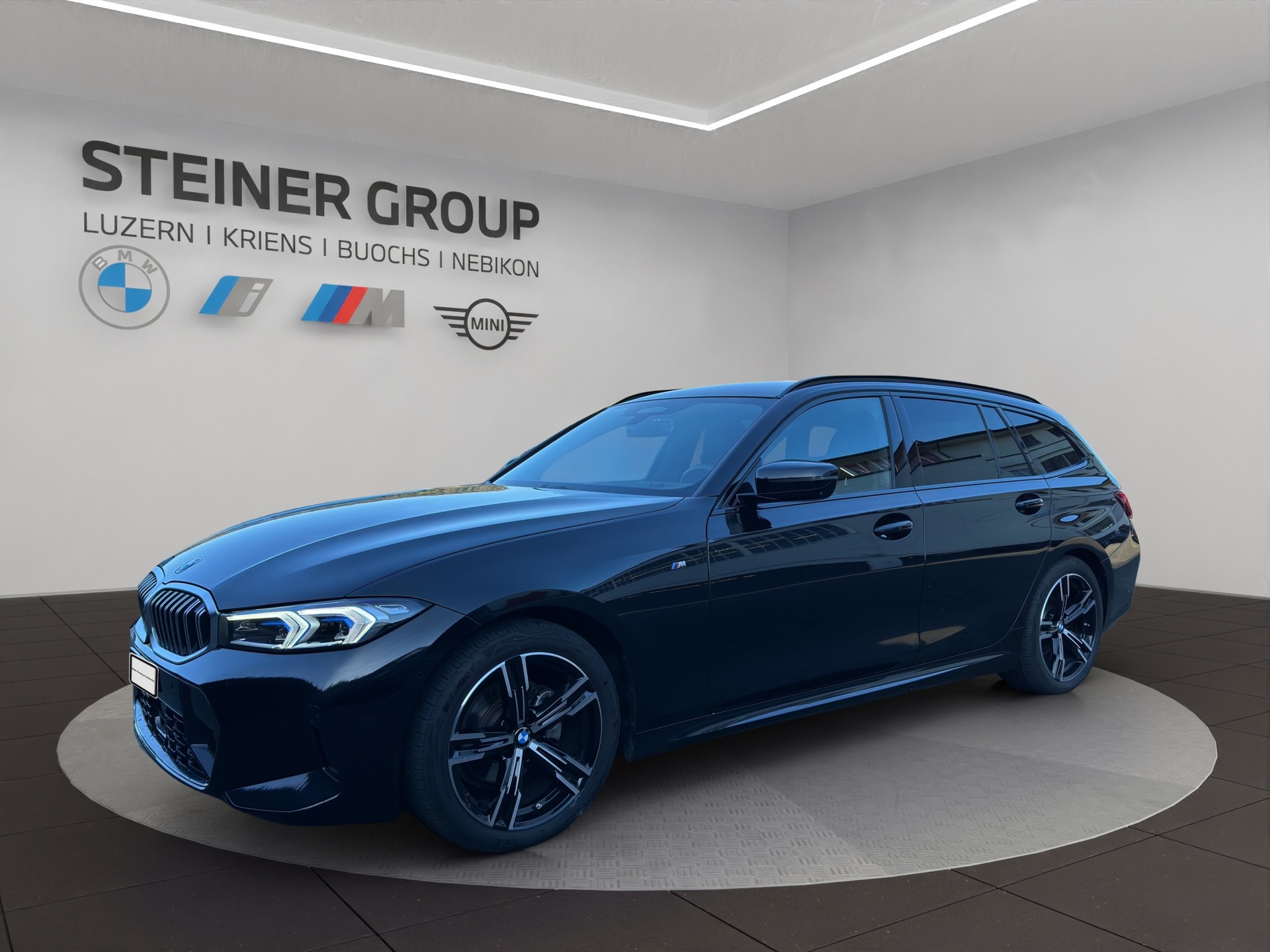 BMW 320d xDrive 48V Touring Steptronic M Sport-image-0