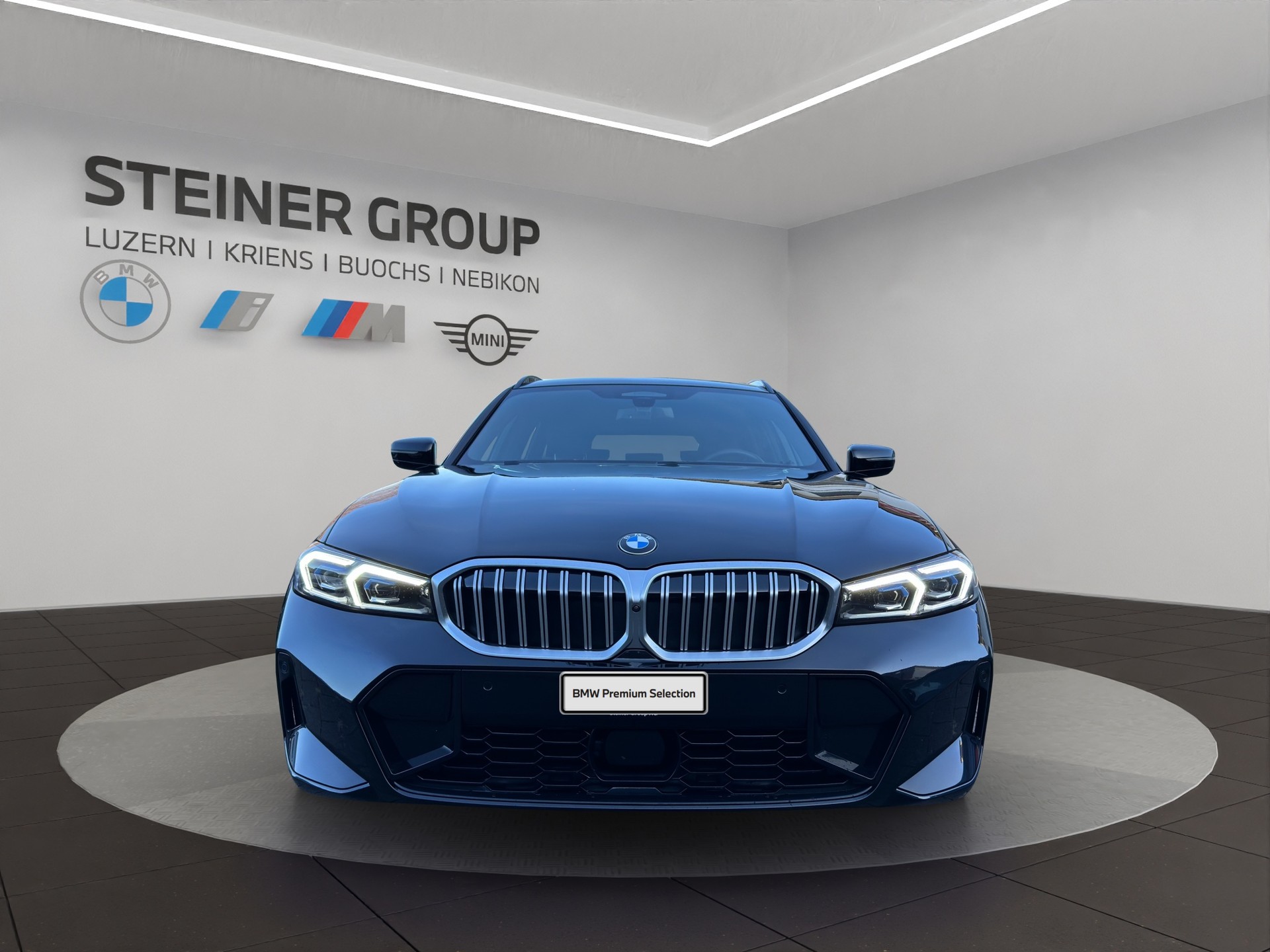 BMW 320d xDrive 48V Touring Steptronic M Sport-image-1