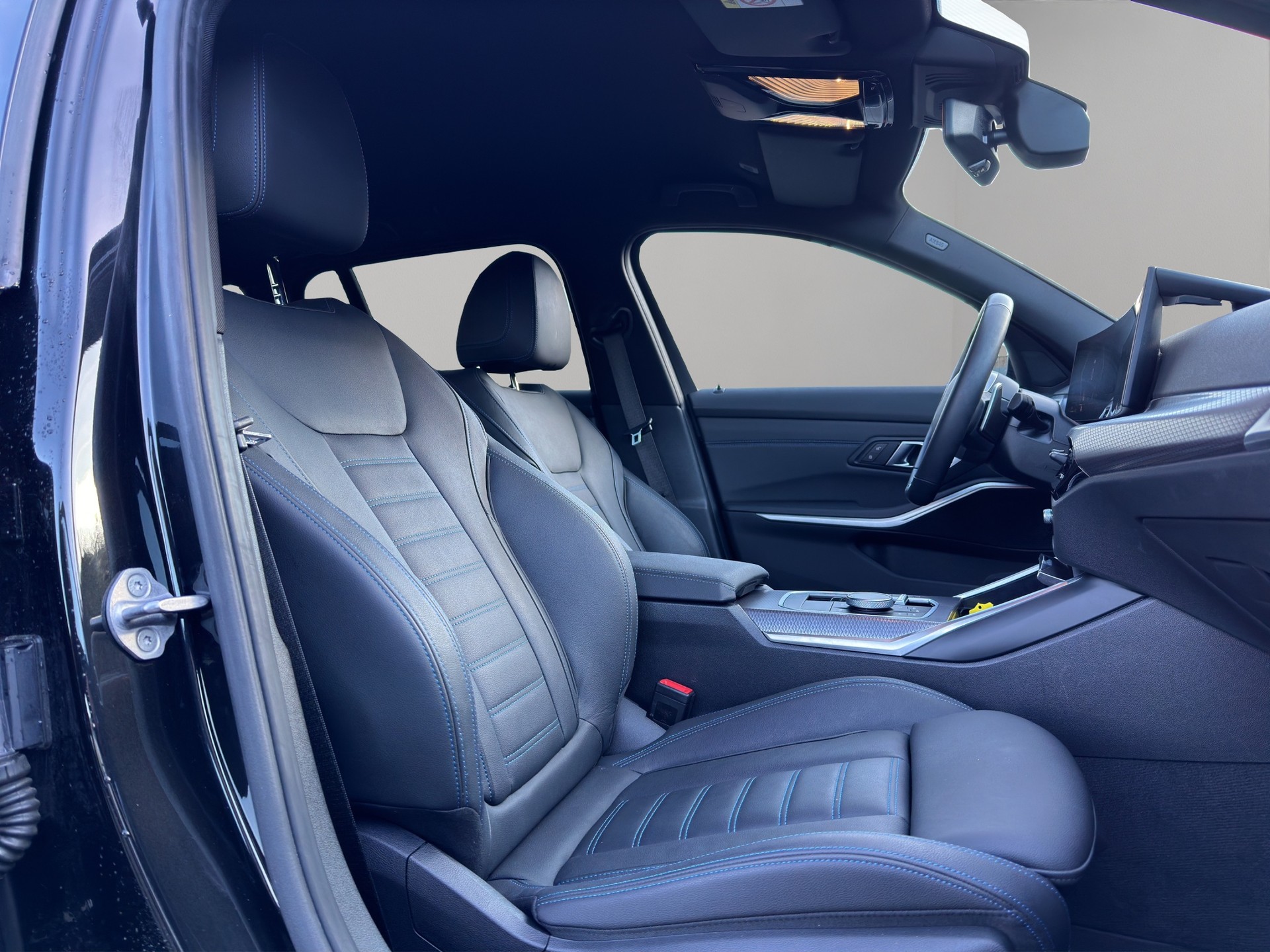 BMW 320d xDrive 48V Touring Steptronic M Sport-image-18