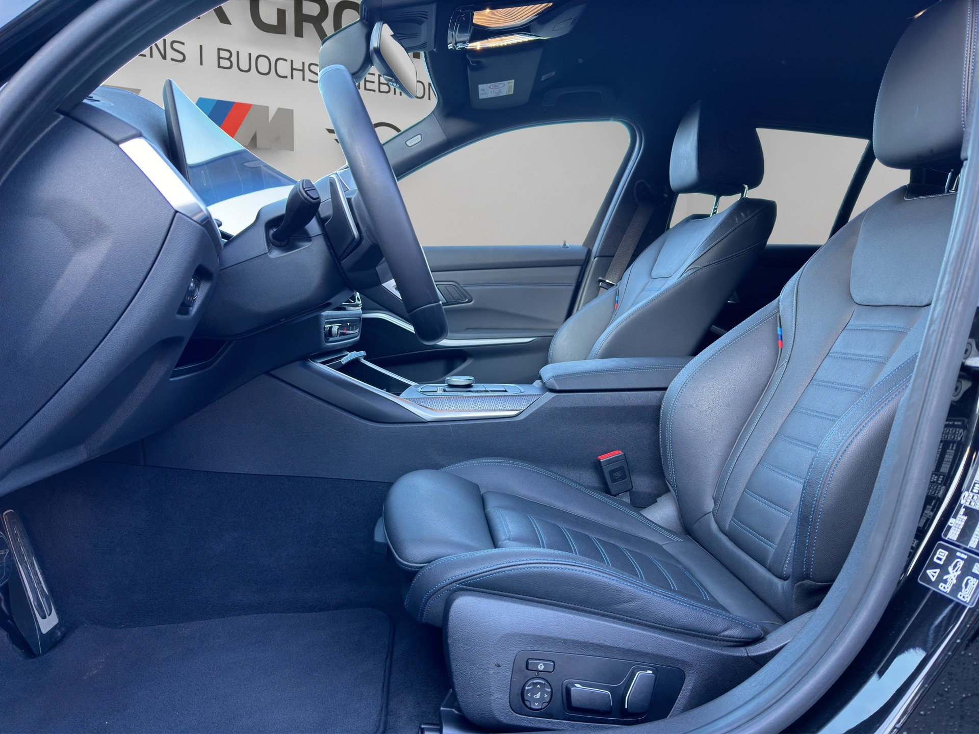 BMW 320d xDrive 48V Touring Steptronic M Sport-image-15