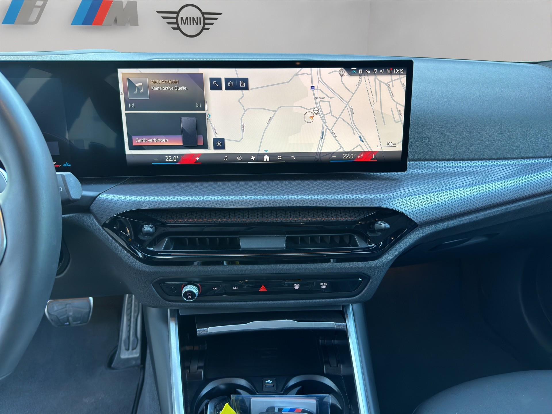 BMW 320d xDrive 48V Touring Steptronic M Sport-image-11