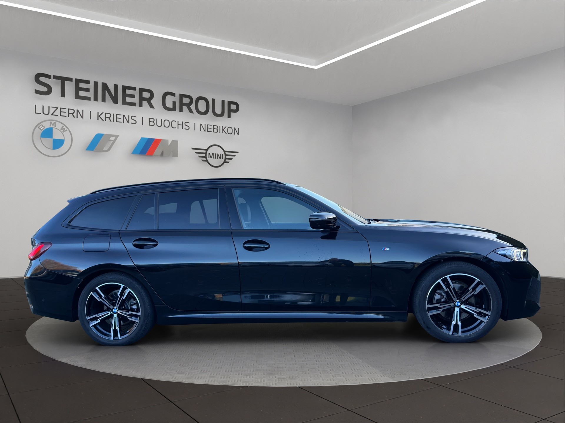 BMW 320d xDrive 48V Touring Steptronic M Sport-image-3