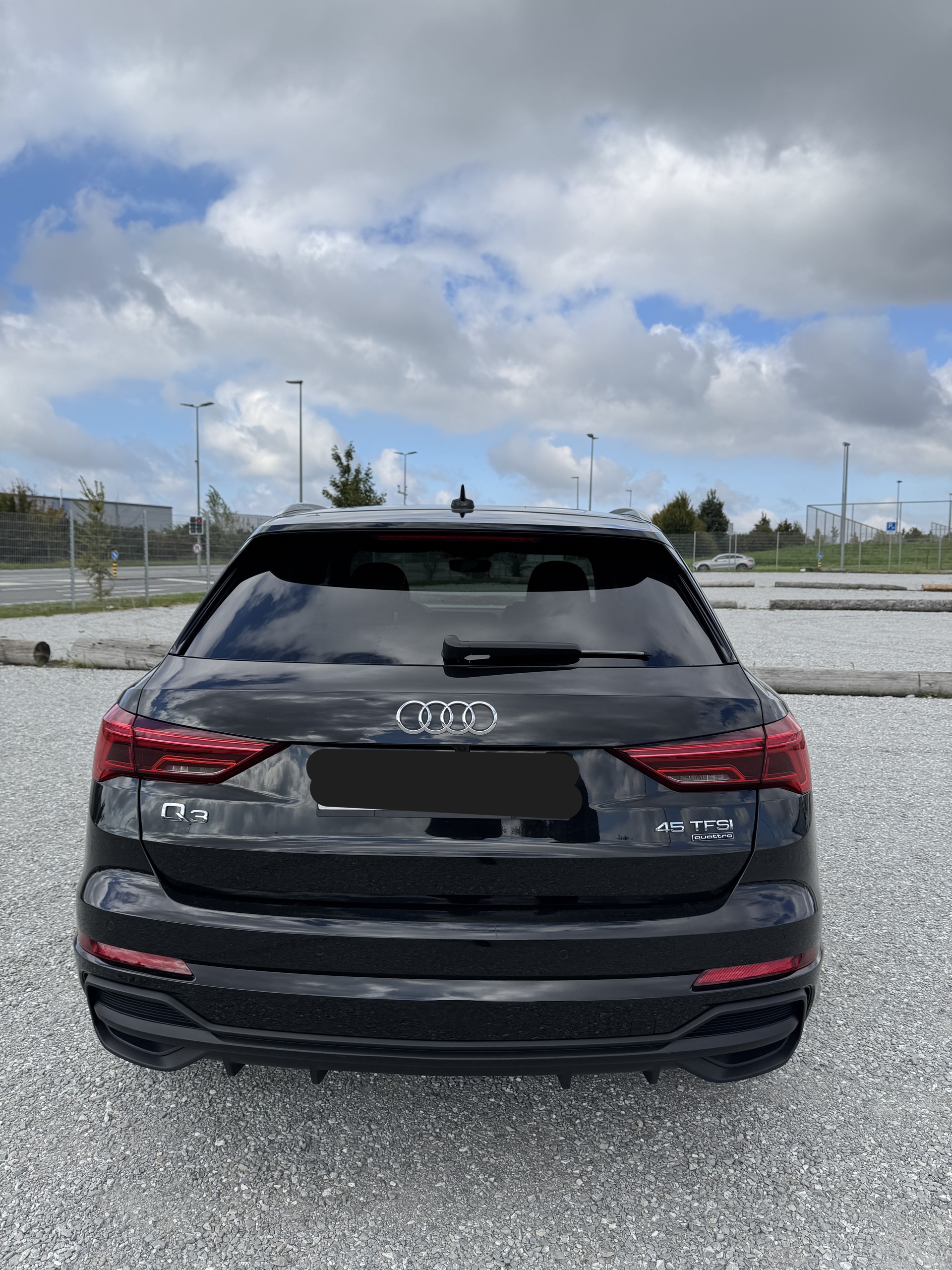 AUDI Q3 45 TFSI quattro S-tronic-image-2