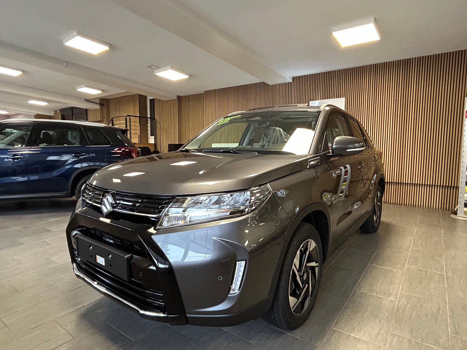 SUZUKI Vitara 1.4 T Sakura Top Hybrid 4x4-image-5