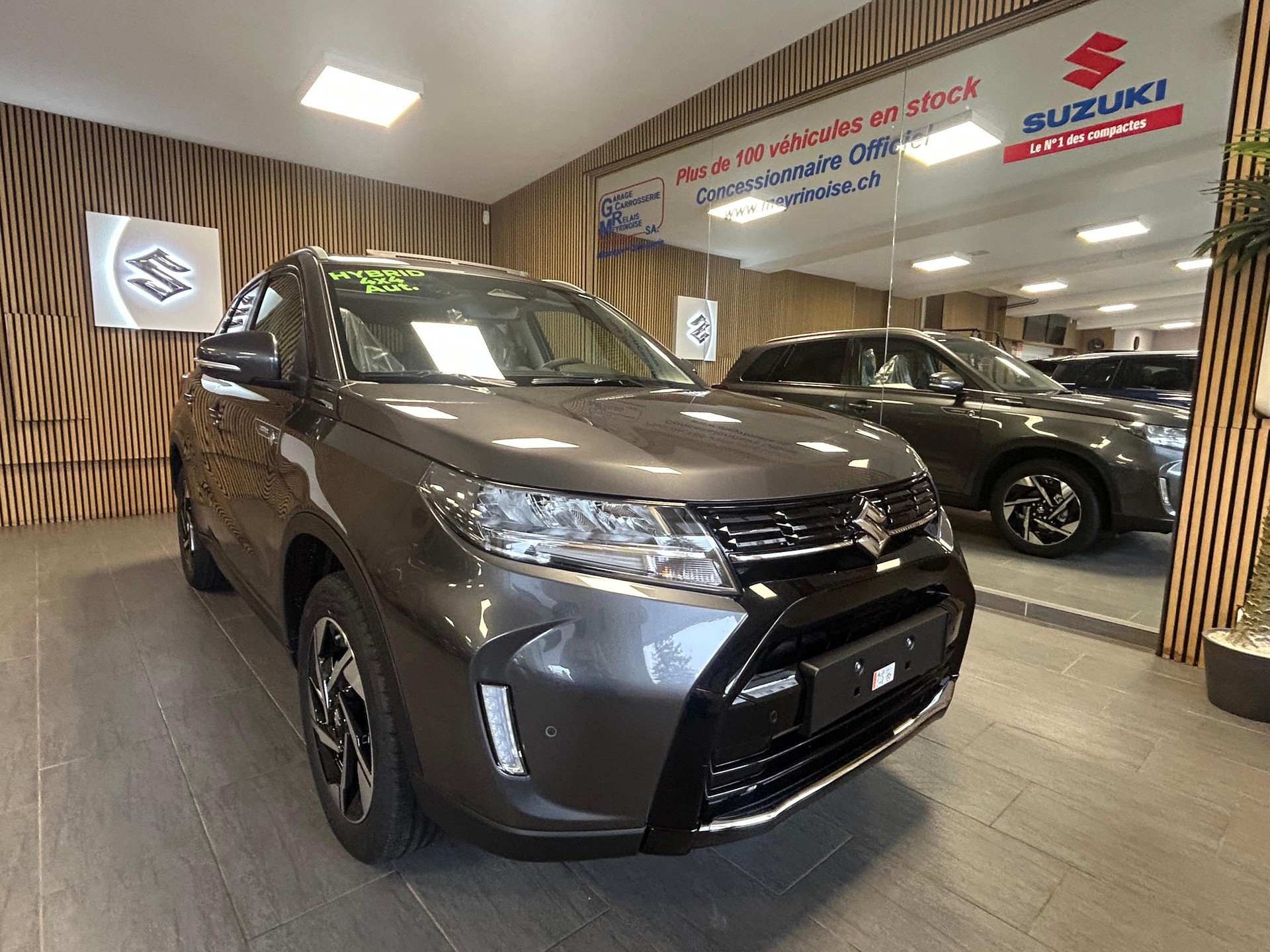 SUZUKI Vitara 1.4 T Sakura Top Hybrid 4x4-image-3