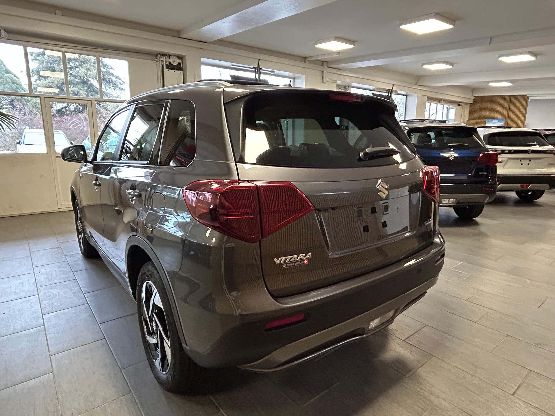SUZUKI Vitara 1.4 T Sakura Top Hybrid 4x4-image-6