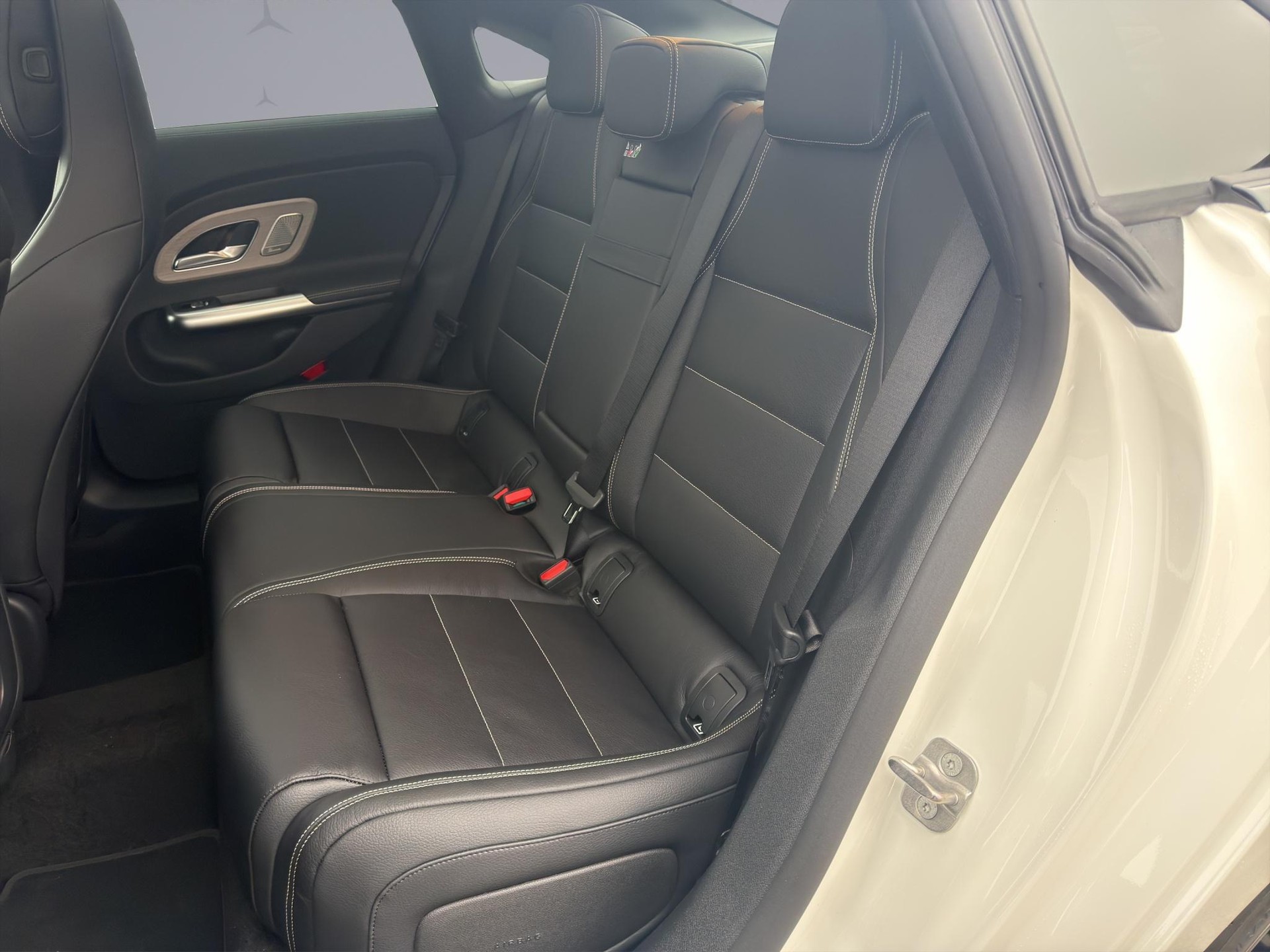 MERCEDES-BENZ CLA 220 AMG Line 4matic-image-9