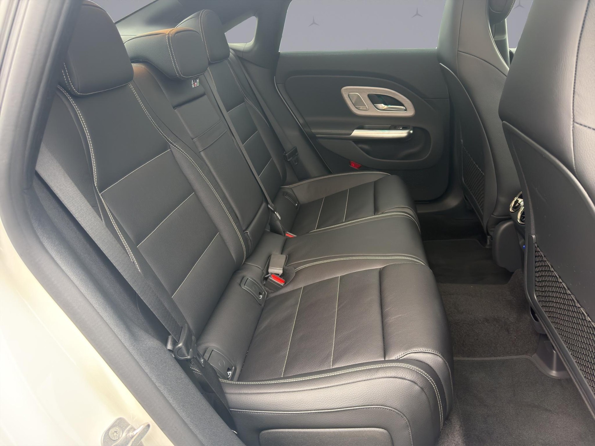 MERCEDES-BENZ CLA 220 AMG Line 4matic-image-13