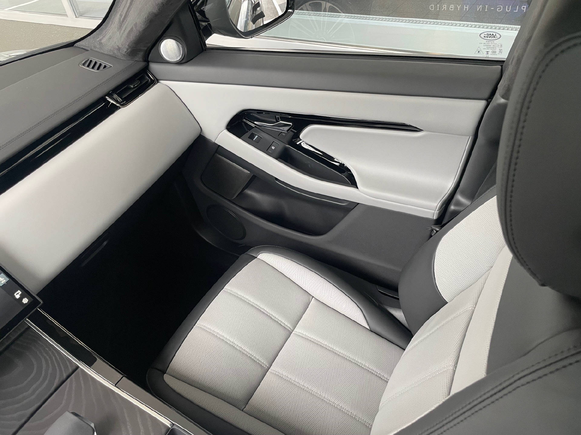 LAND ROVER Range Rover Evoque 1.5 T 300e Autobiography-image-16