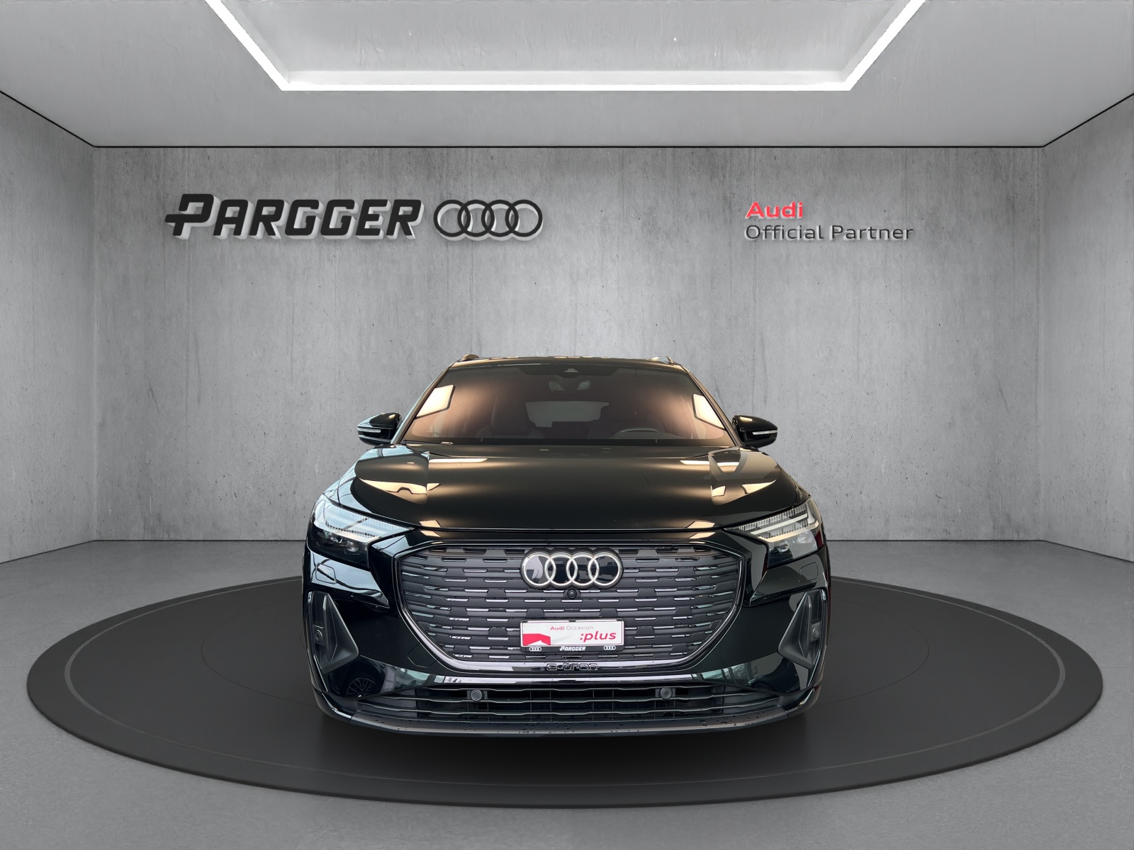 AUDI Q4 e-tron 50 quattro-showroom-element-1