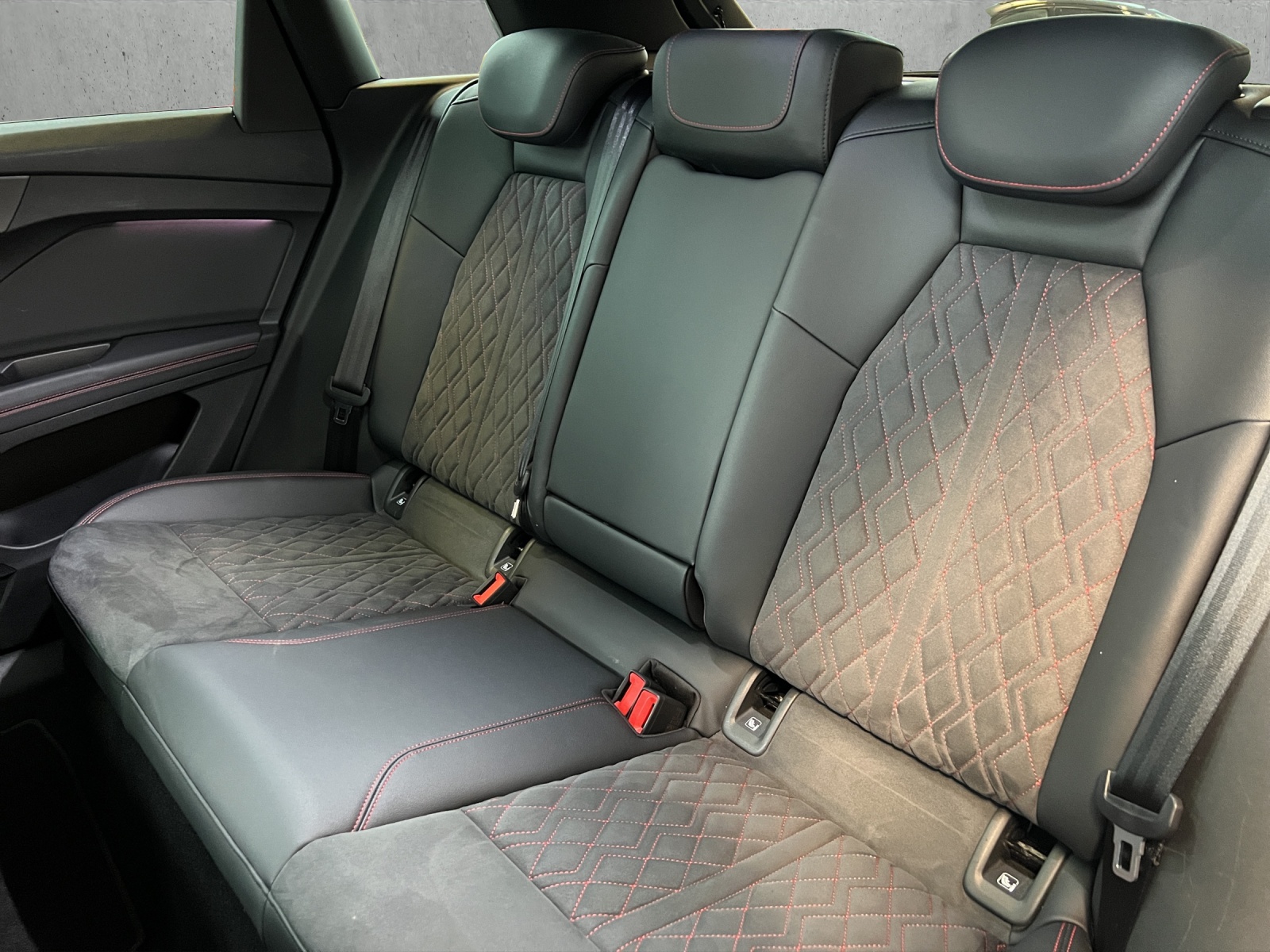 AUDI Q4 e-tron 50 quattro-image-13
