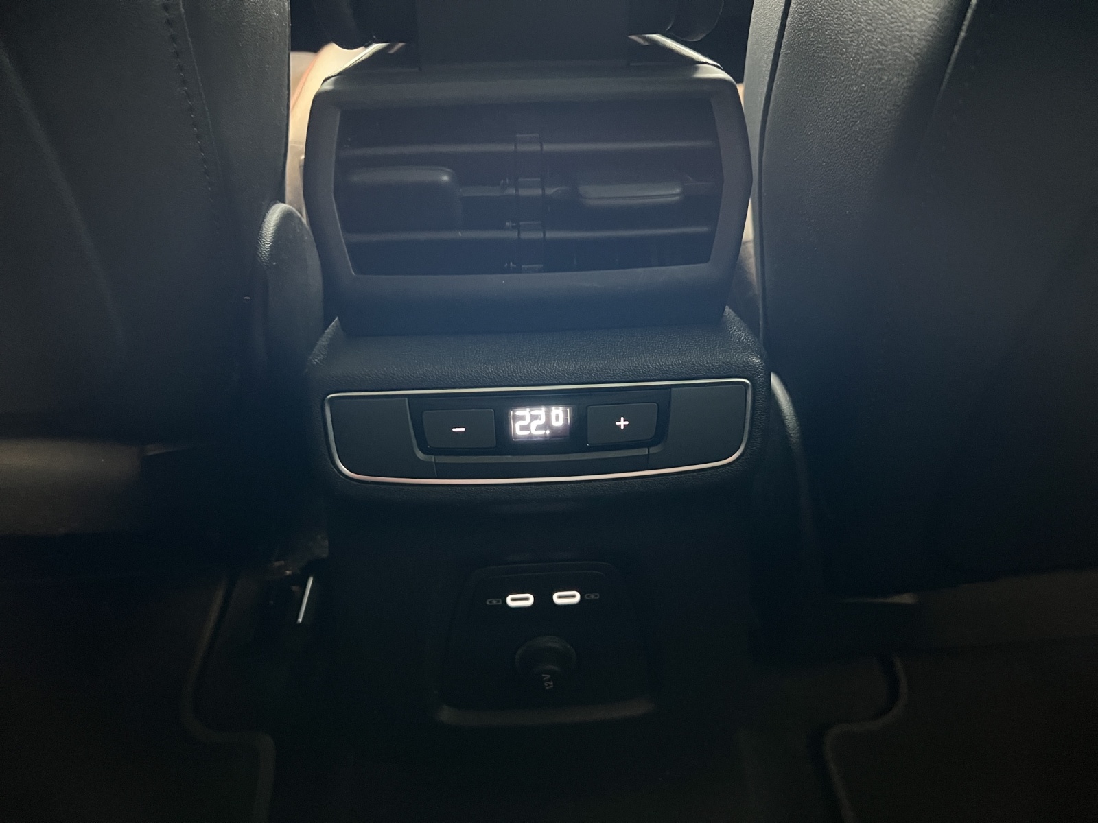AUDI Q4 e-tron 50 quattro-image-12