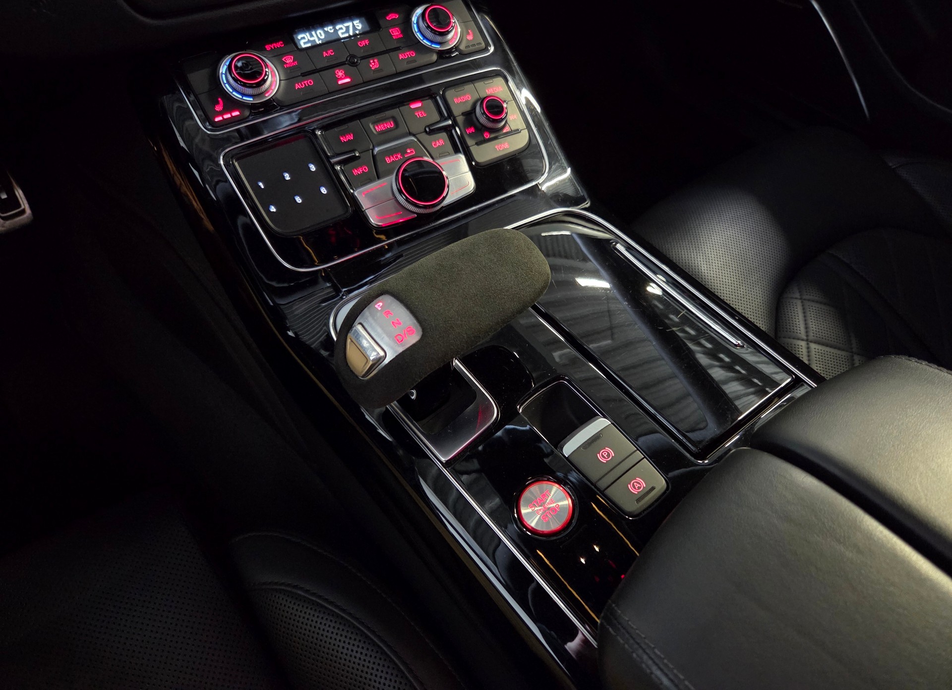 AUDI S8 4.0 V8 TFSI quattro T-Tronic-image-17