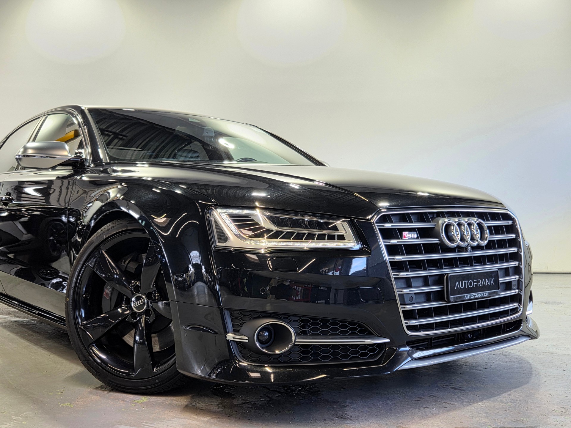 AUDI S8 4.0 V8 TFSI quattro T-Tronic-showroom-element-2