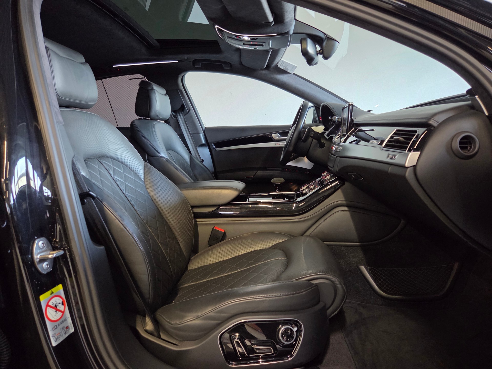 AUDI S8 4.0 V8 TFSI quattro T-Tronic-image-6