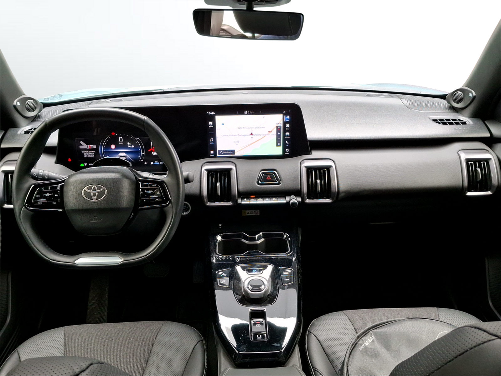 TOYOTA Urban Cruiser 61 kWh Premium AWD-image-8