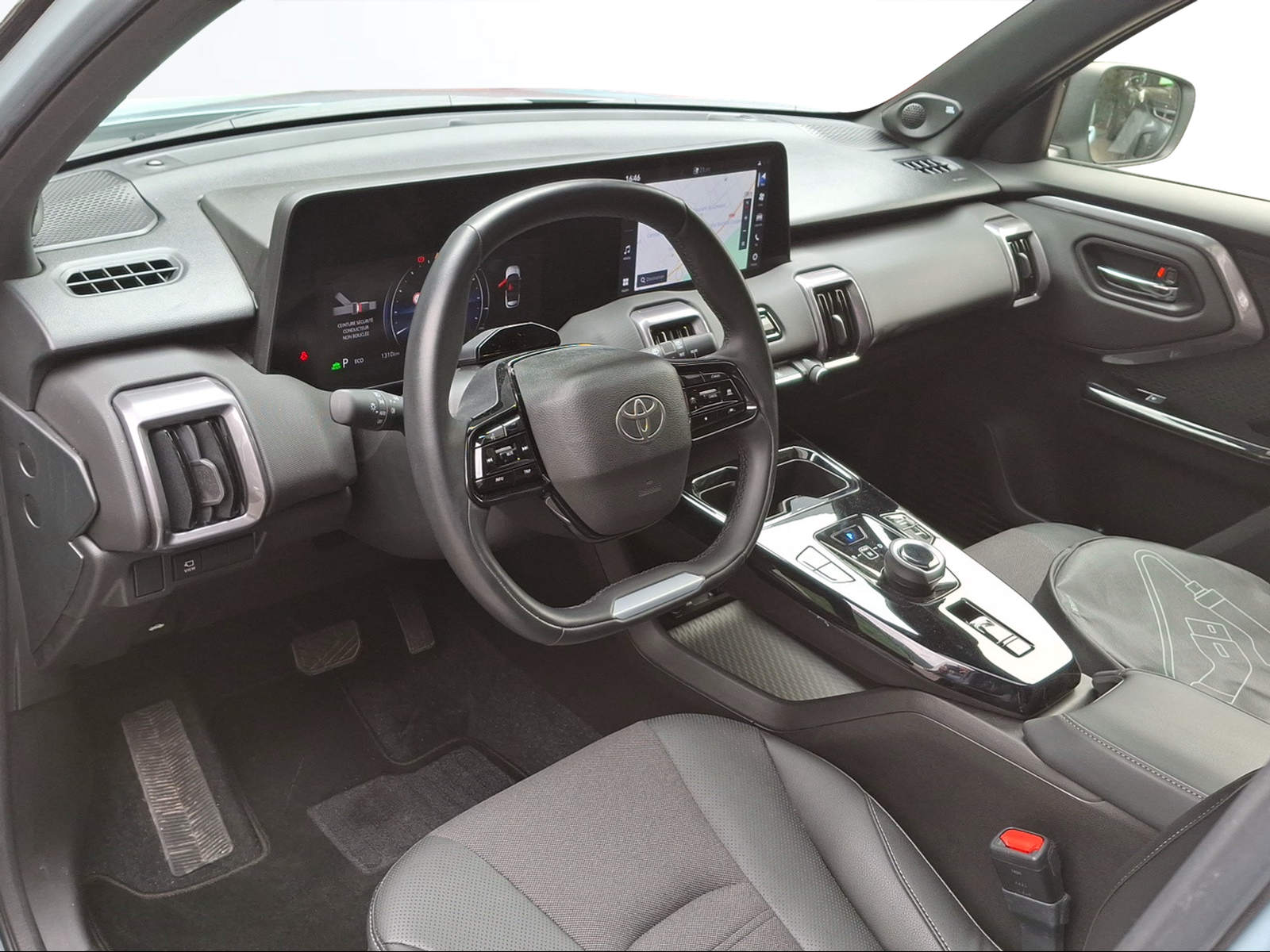 TOYOTA Urban Cruiser 61 kWh Premium AWD-image-9