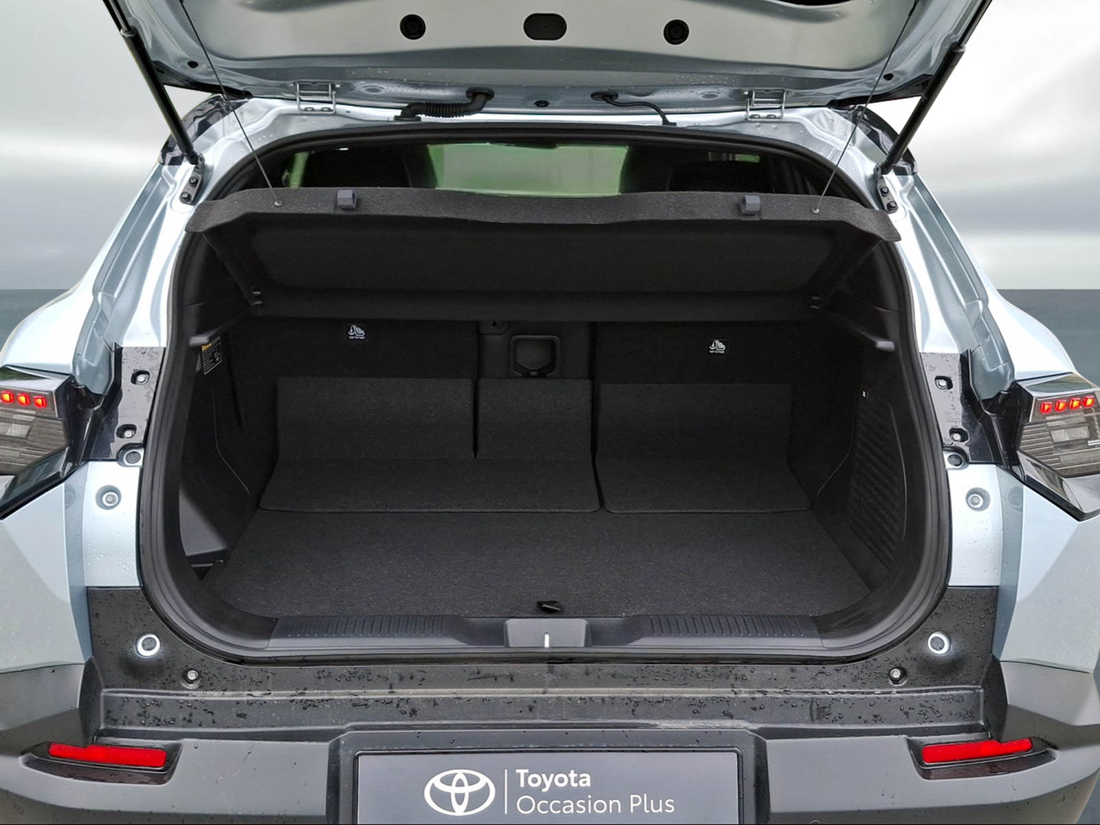 TOYOTA Urban Cruiser 61 kWh Premium AWD-image-12