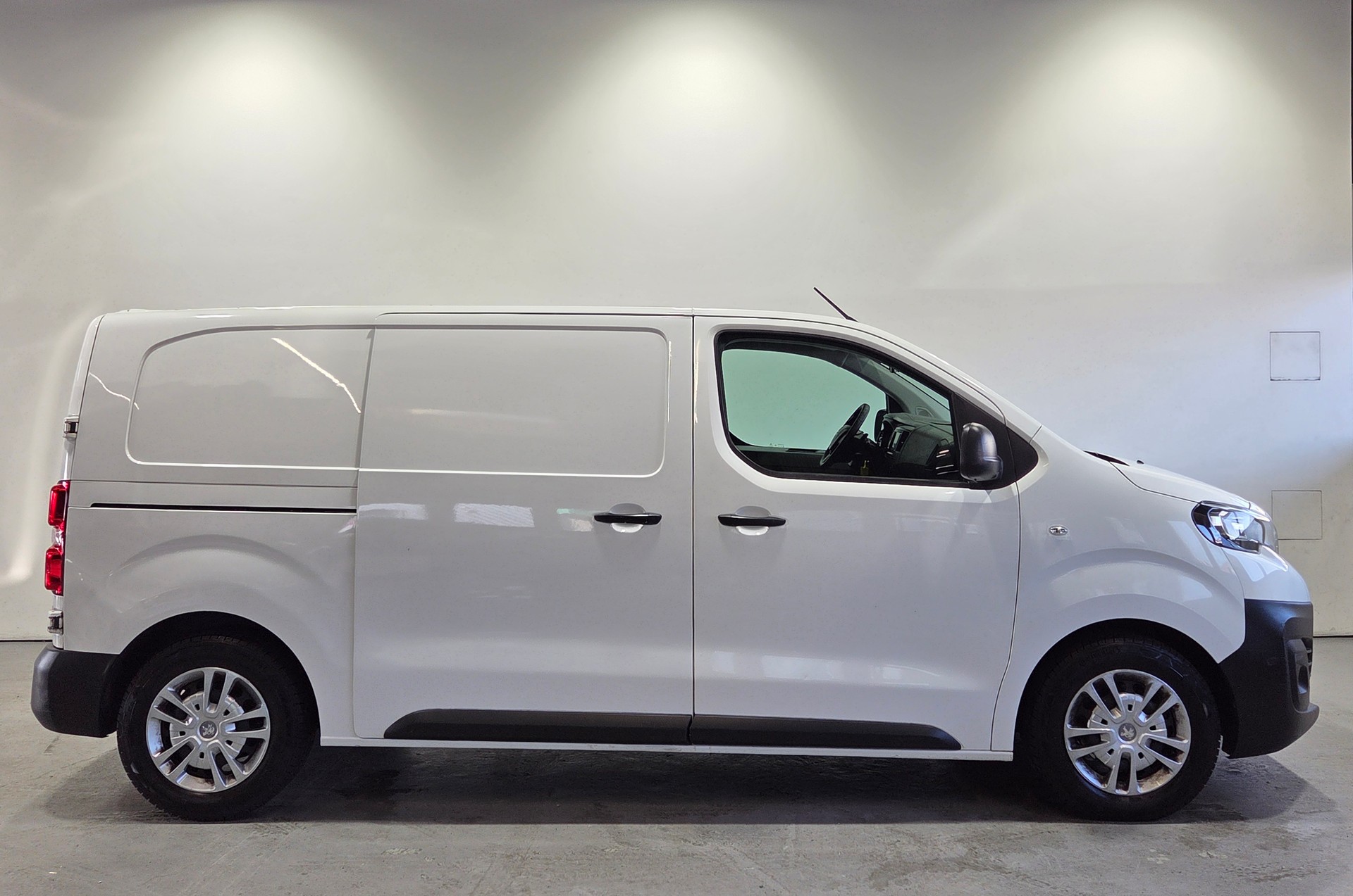 PEUGEOT Expert Kaw. Standard 1.6 BlueHDi 95 Allure S/S-image-1