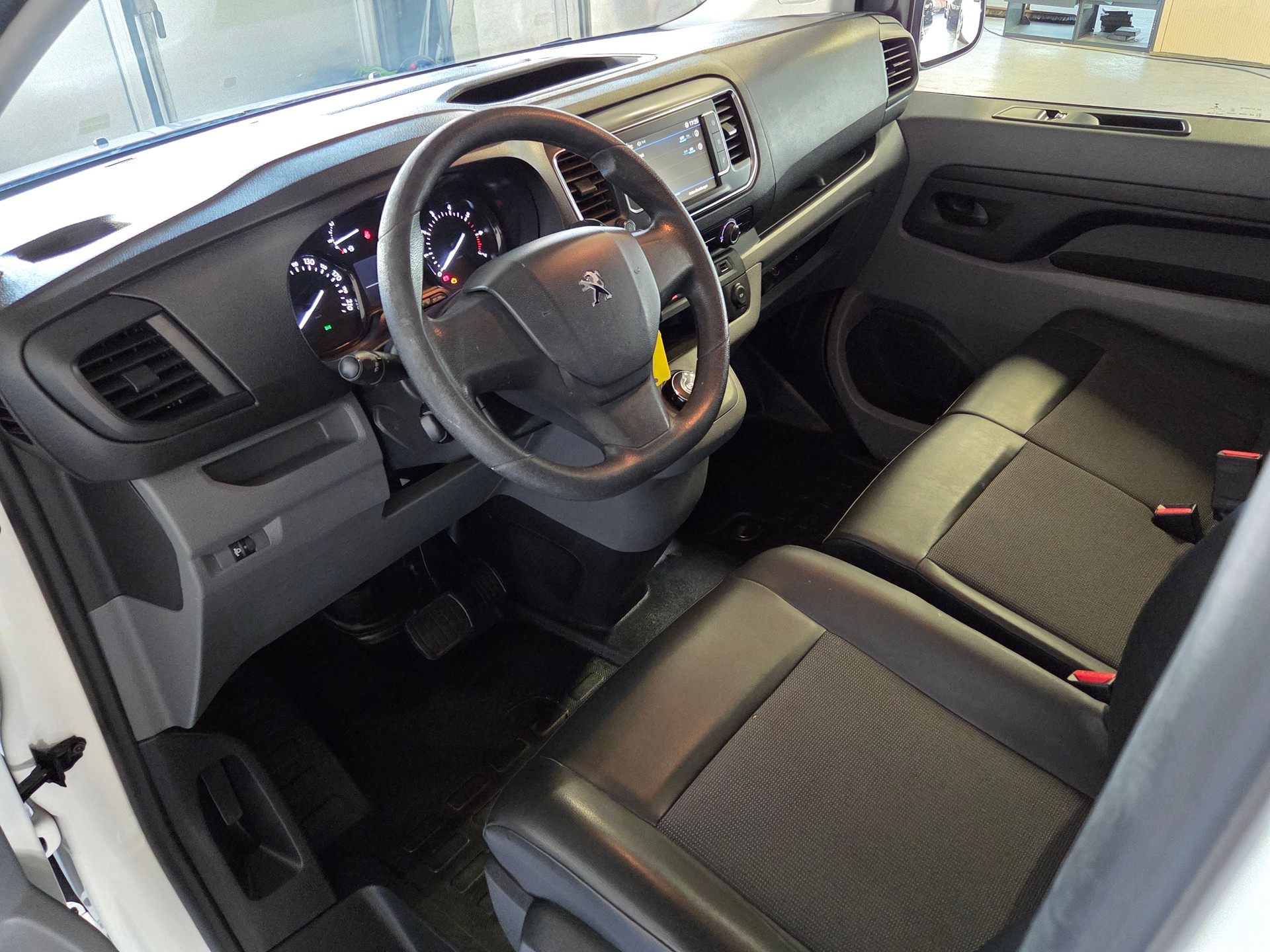 PEUGEOT Expert Kaw. Standard 1.6 BlueHDi 95 Allure S/S-image-3