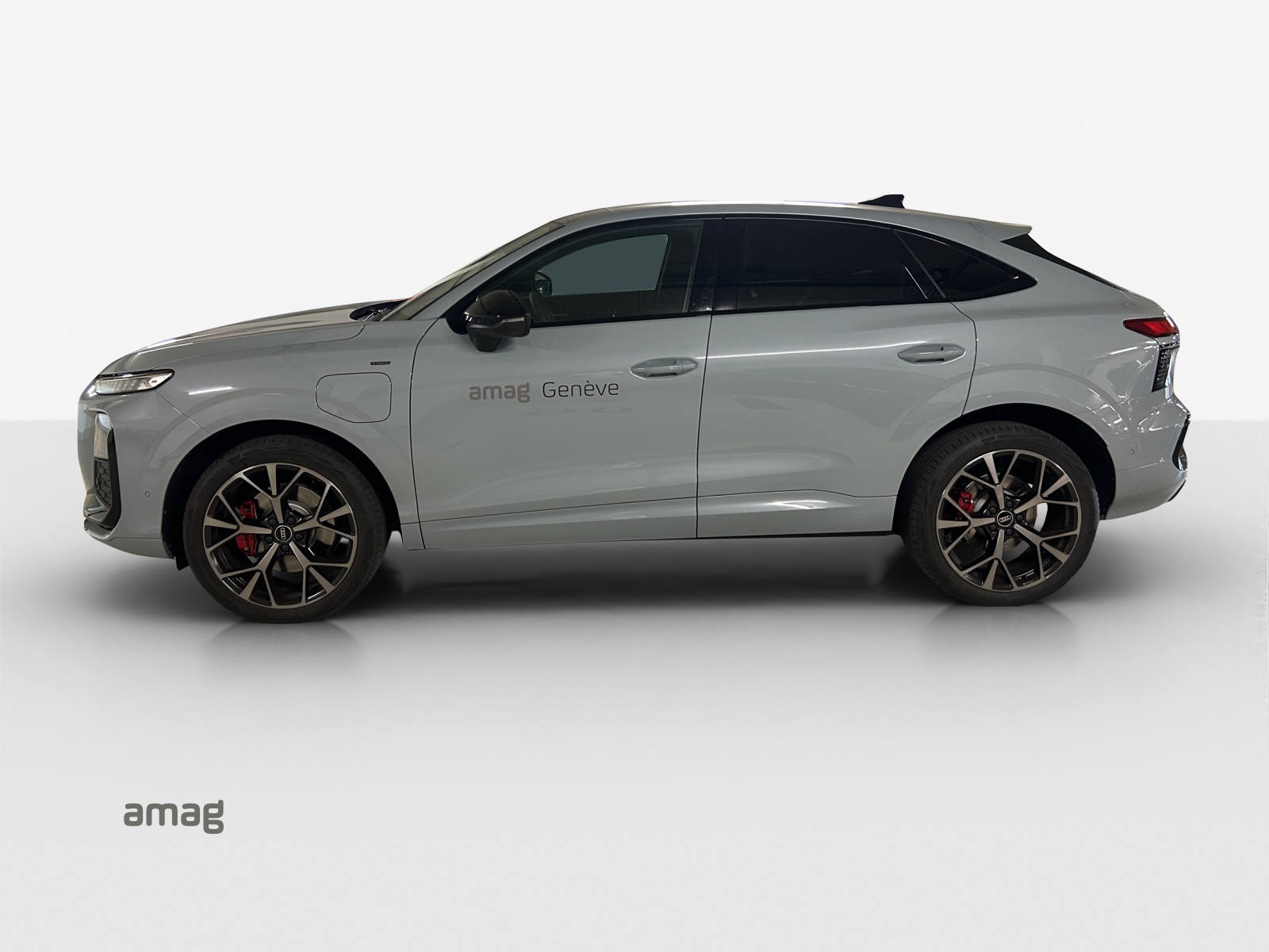 AUDI Q3 Sportback e-hybrid 200 kW S tronig-showroom-element-1