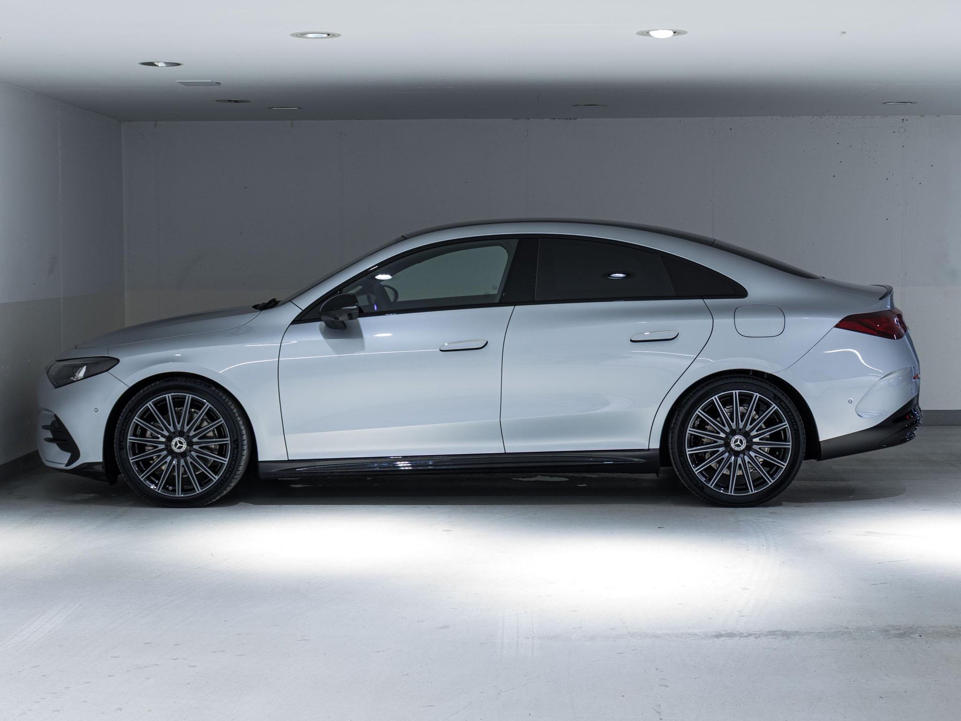 MERCEDES-BENZ CLA 220 4MATIC-image-4