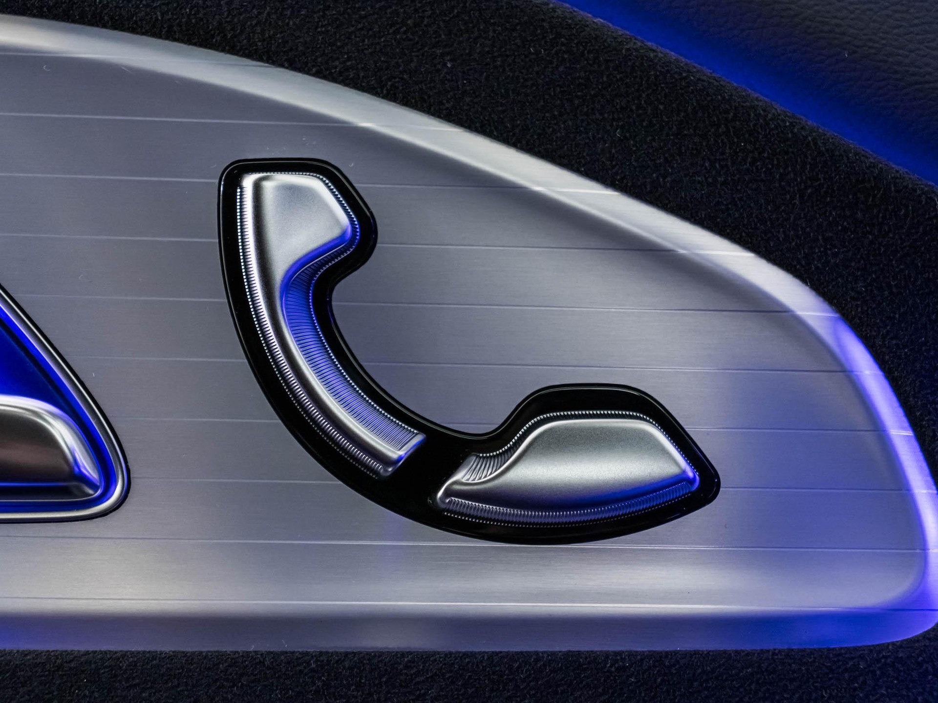 MERCEDES-BENZ CLA 220 4MATIC-image-12
