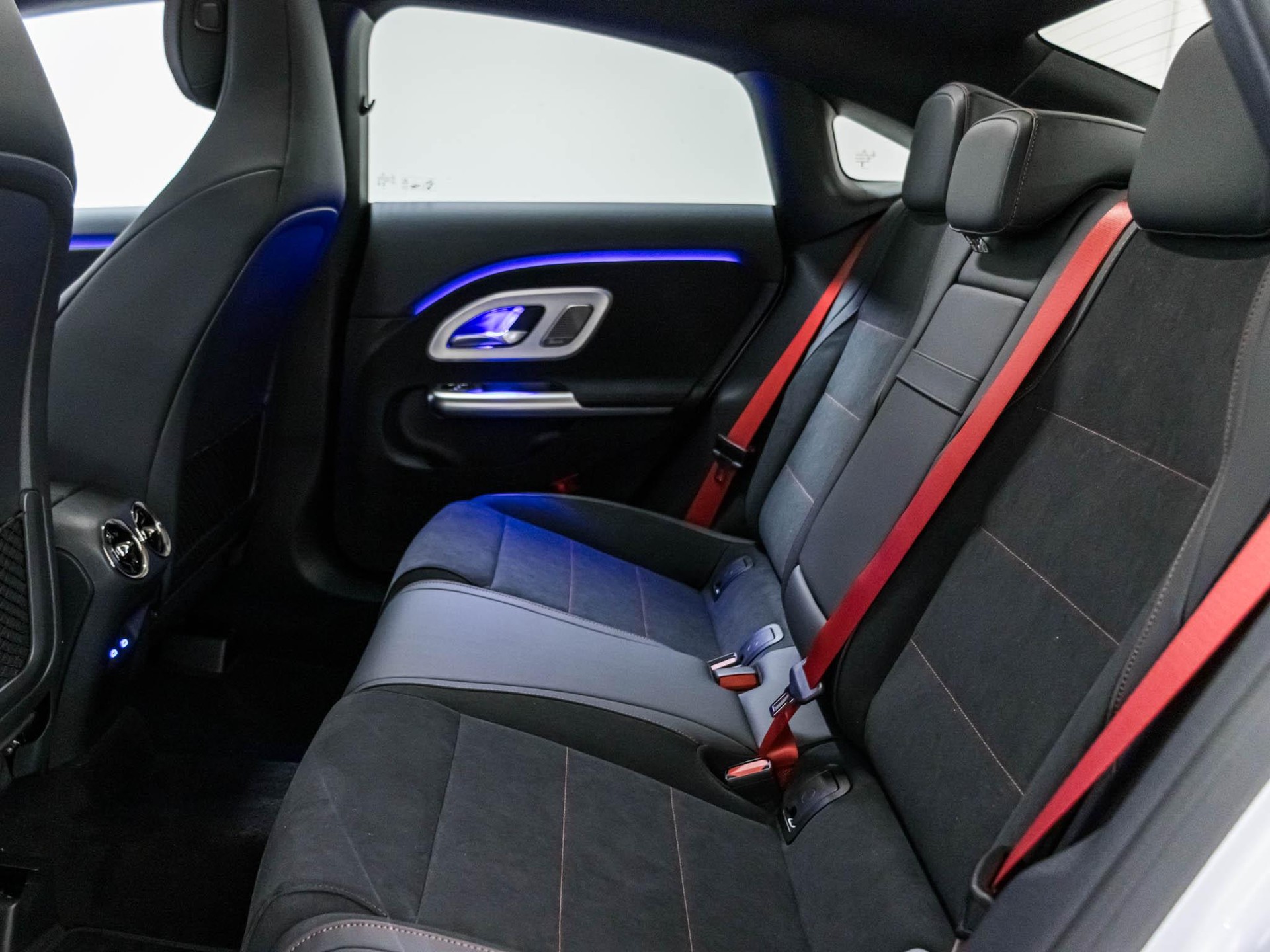MERCEDES-BENZ CLA 220 4MATIC-image-7