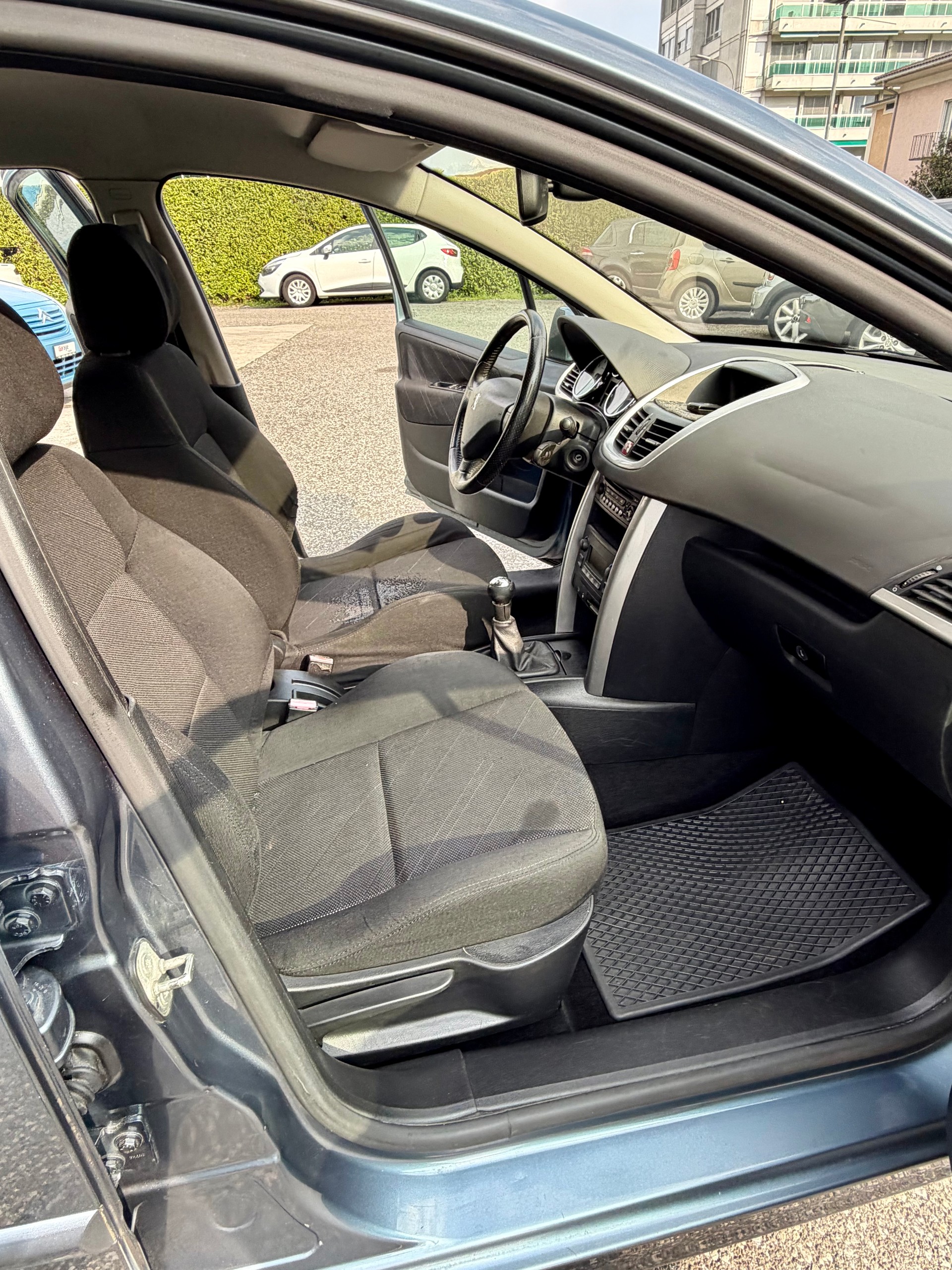 PEUGEOT 207 1.6 16V XS Premium-image-6