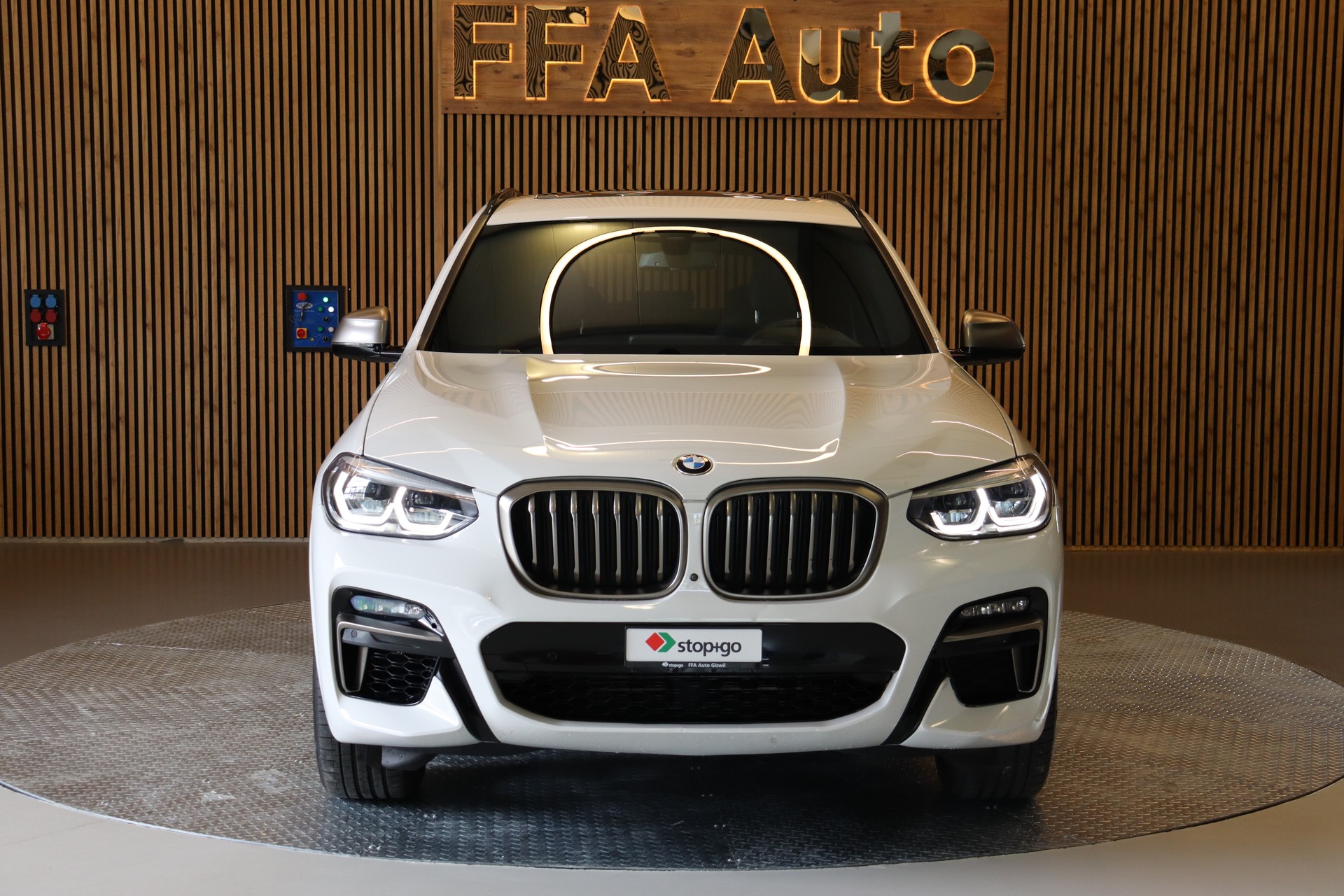 BMW X3 M40d Individual Steptronic-showroom-element-2