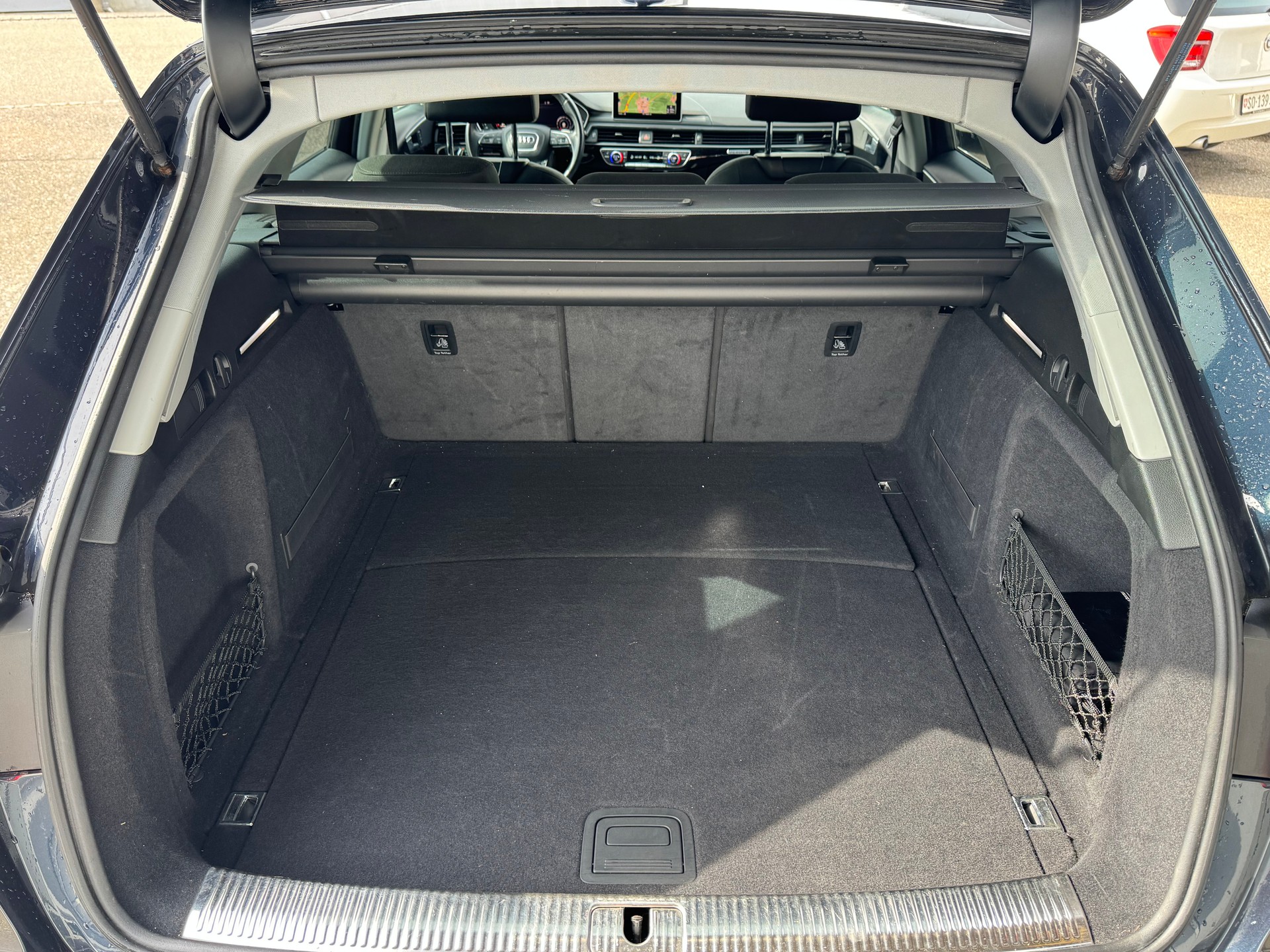 AUDI A4 Avant 3.0 TDI Design quattro tiptronic-image-9