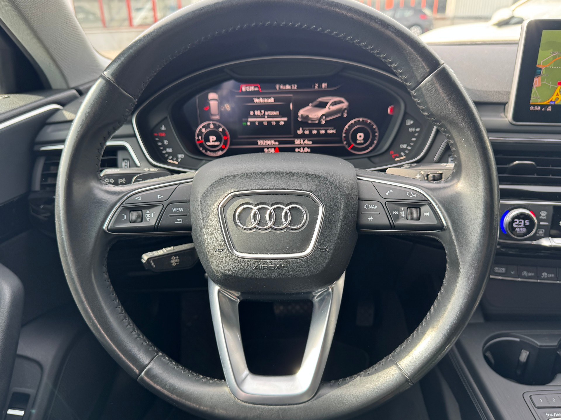 AUDI A4 Avant 3.0 TDI Design quattro tiptronic-image-8