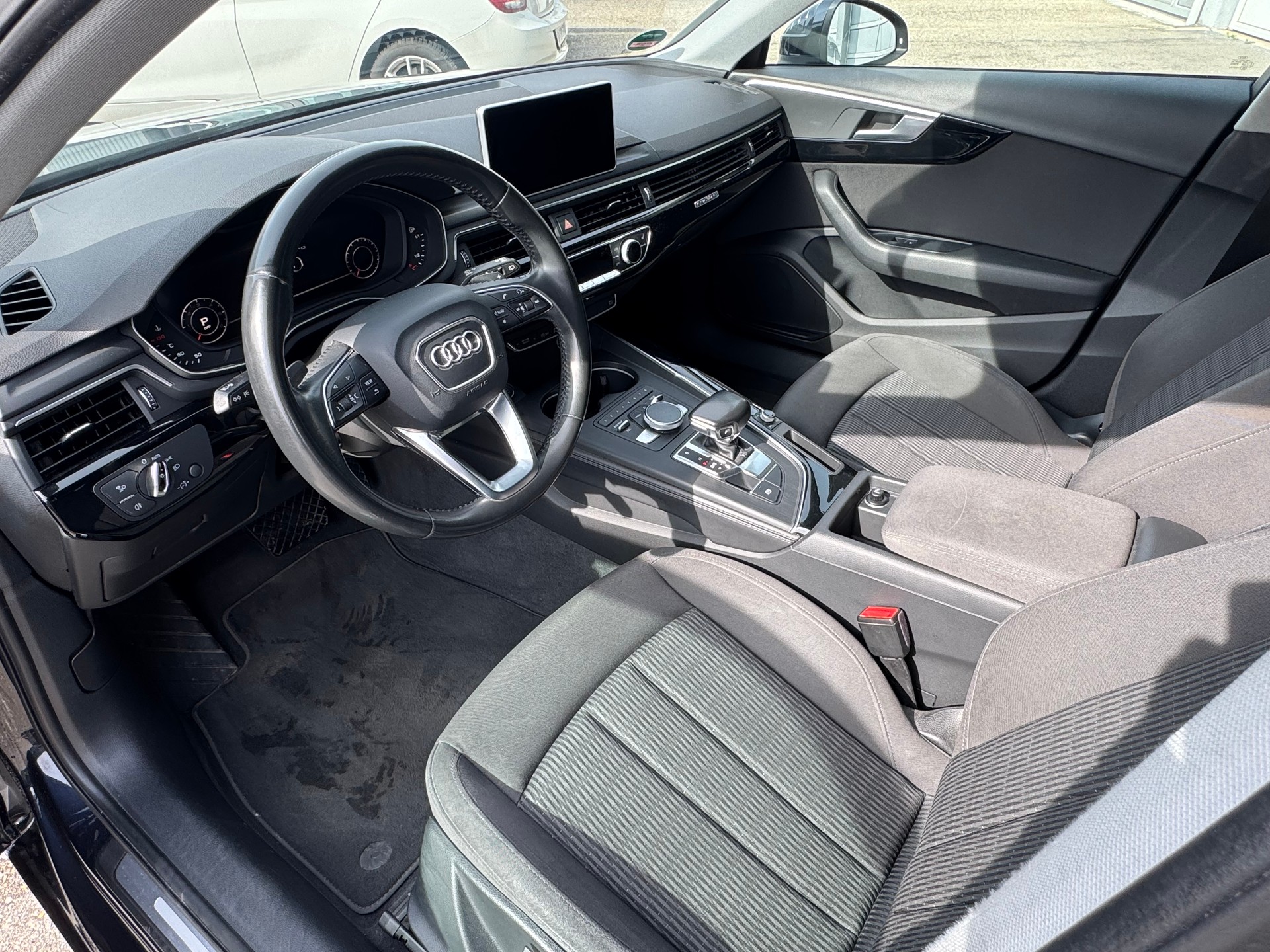 AUDI A4 Avant 3.0 TDI Design quattro tiptronic-image-13