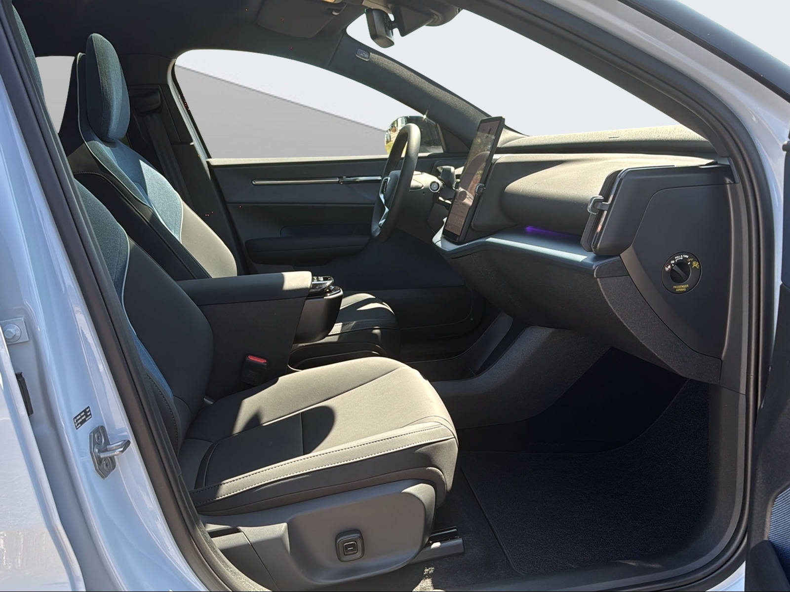 VOLVO EX 30 CC E60 Twin Performance AWD-image-14
