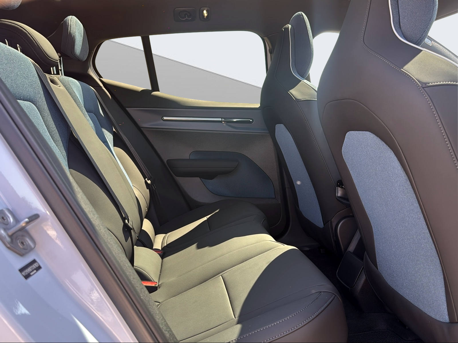 VOLVO EX 30 CC E60 Twin Performance AWD-image-10