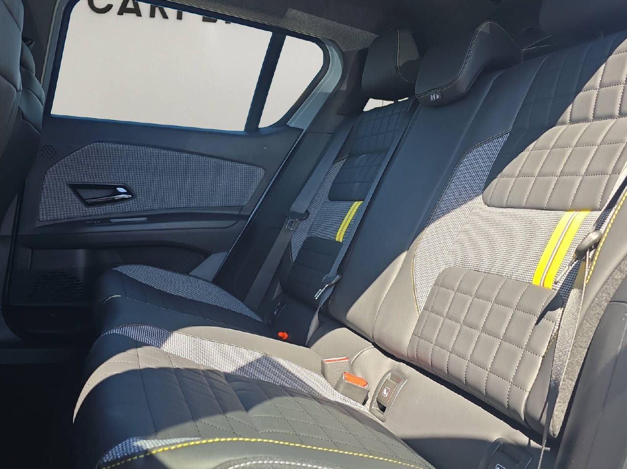 RENAULT R4 E-Tech Comfort Range iconic-image-9