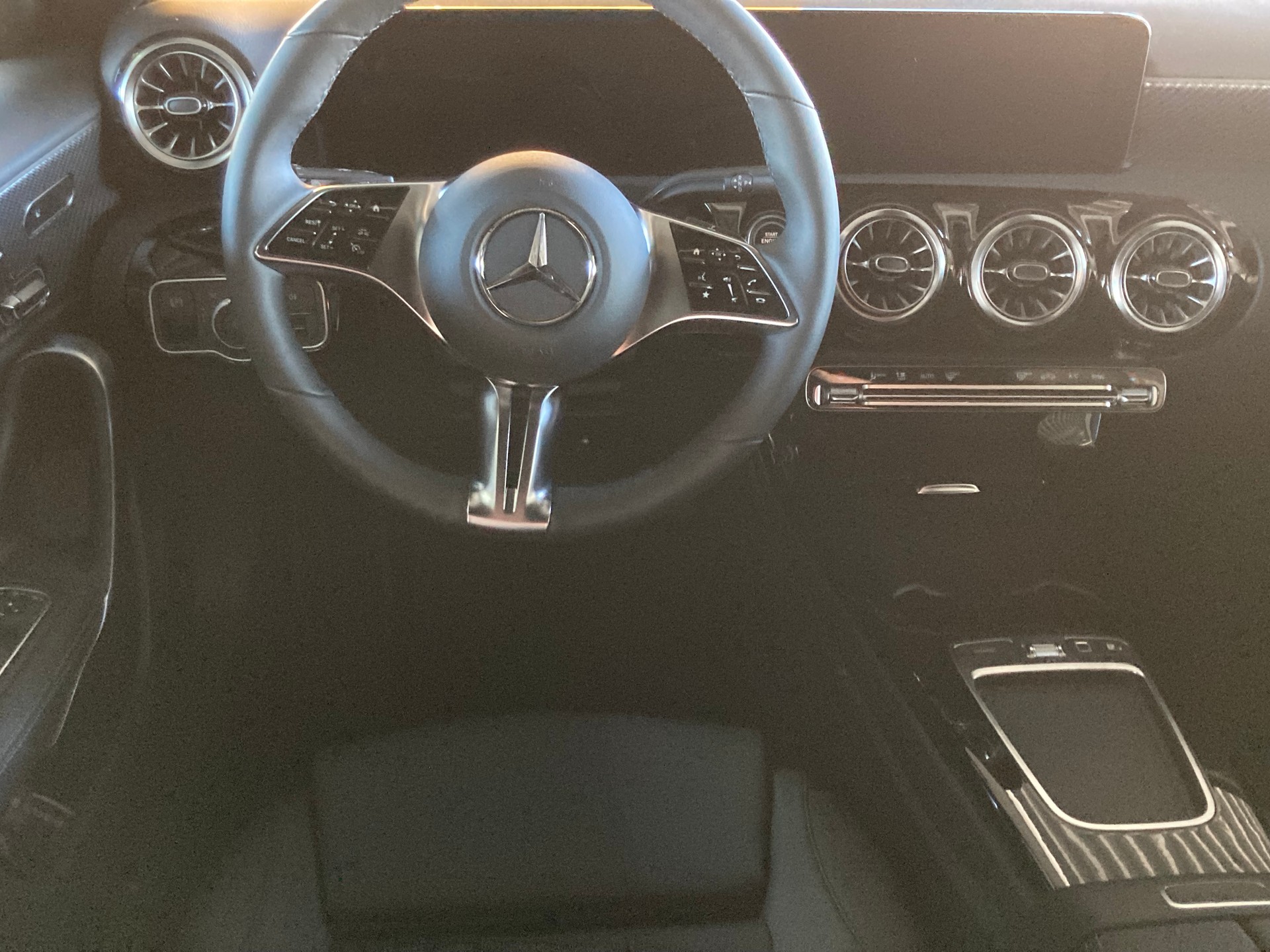MERCEDES-BENZ A 200 Night Star 7G-DCT-image-12