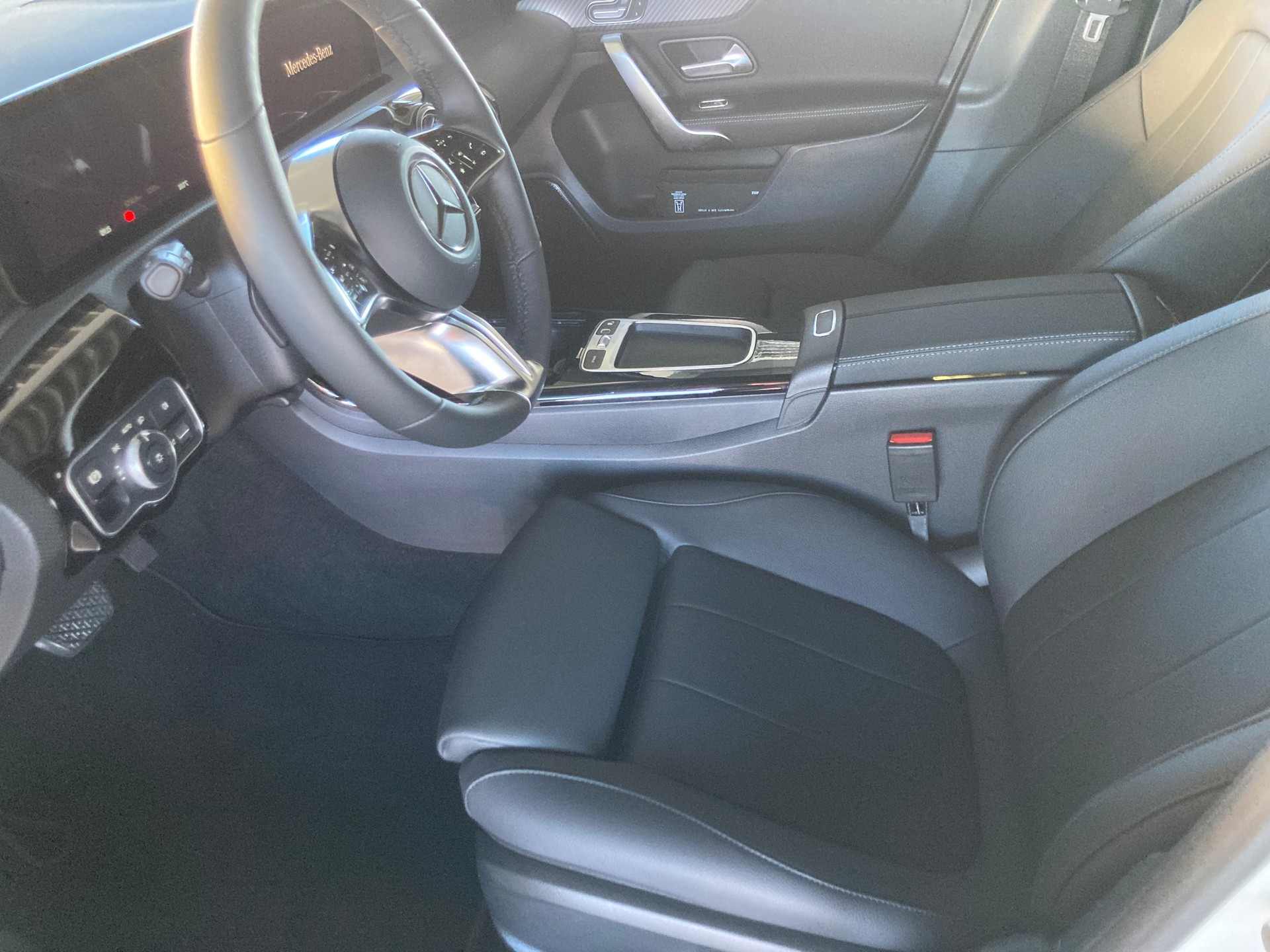 MERCEDES-BENZ A 200 Night Star 7G-DCT-image-9