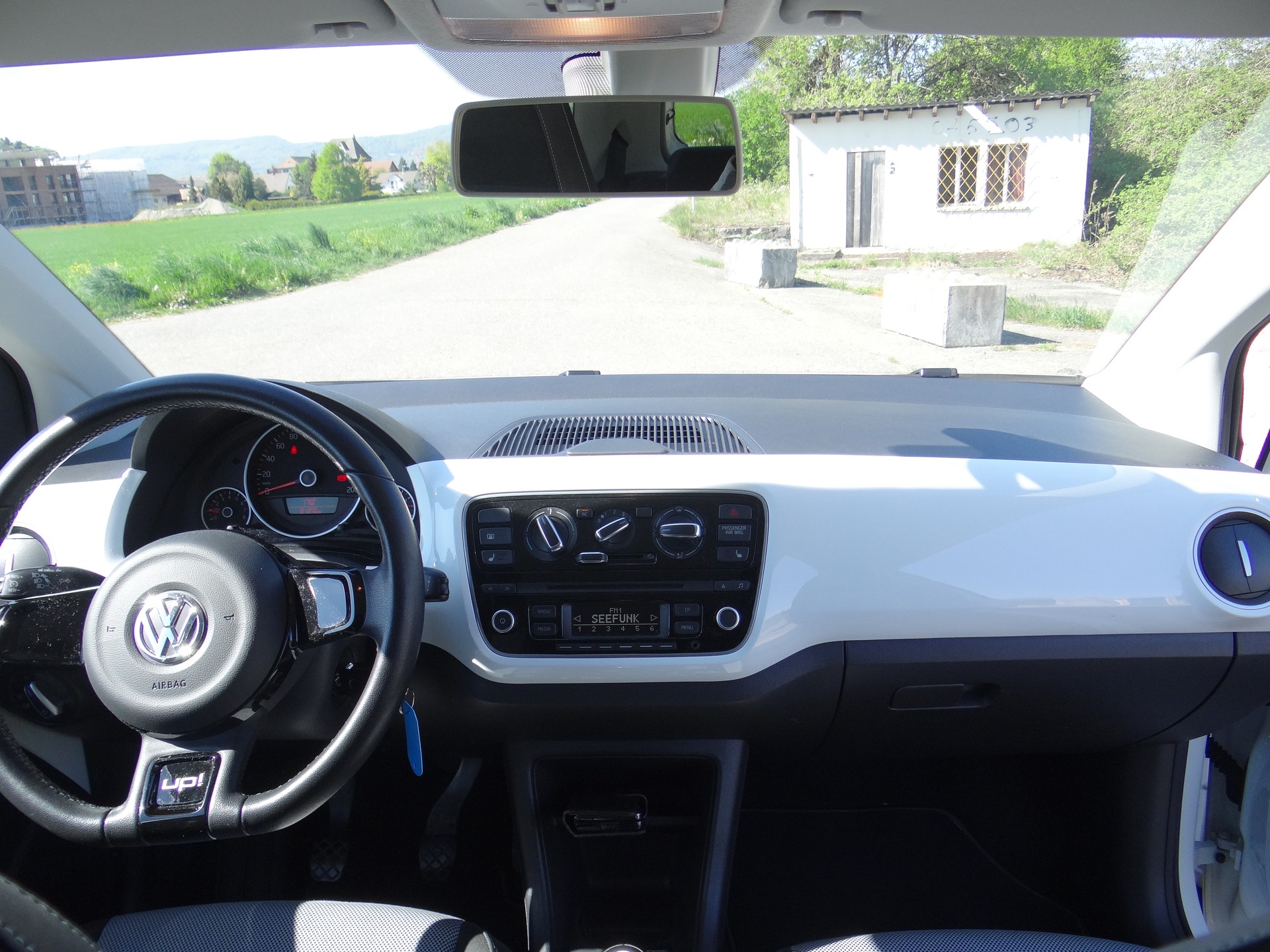VW Up 1.0 white up-image-13