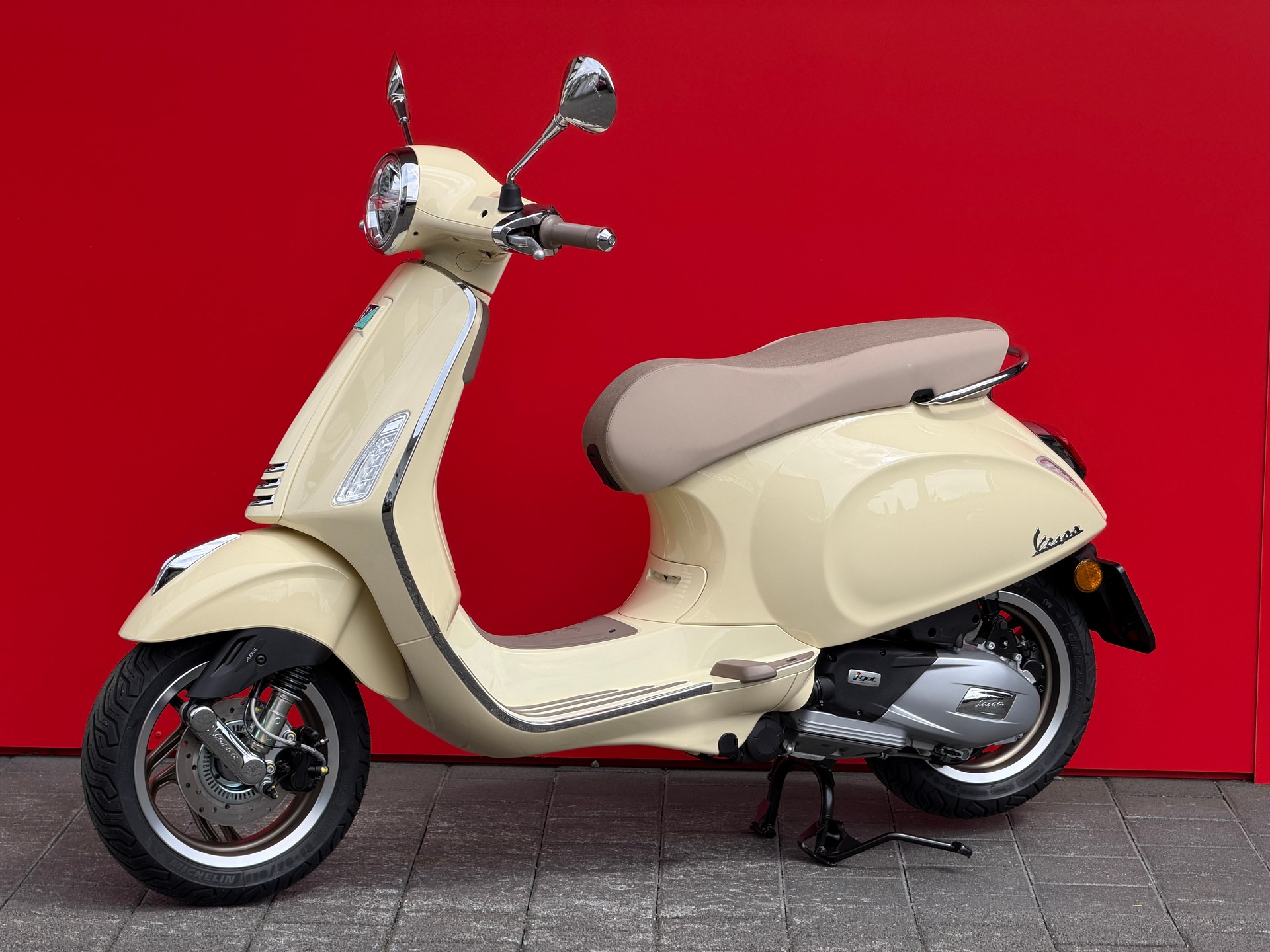 PIAGGIO Vespa 125 Primavera S MY26-showroom-element-3