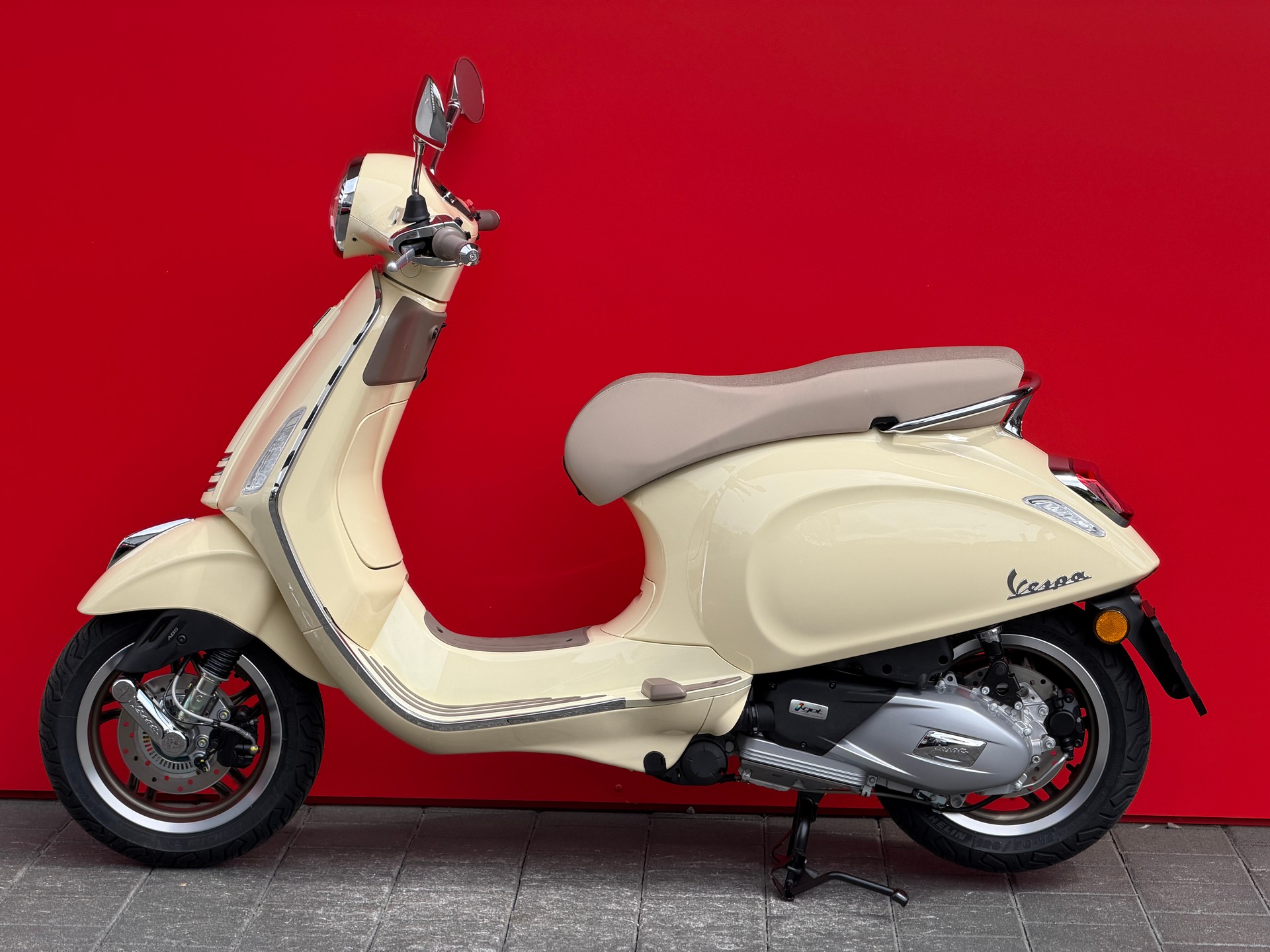 PIAGGIO Vespa 125 Primavera S MY26-showroom-element-2