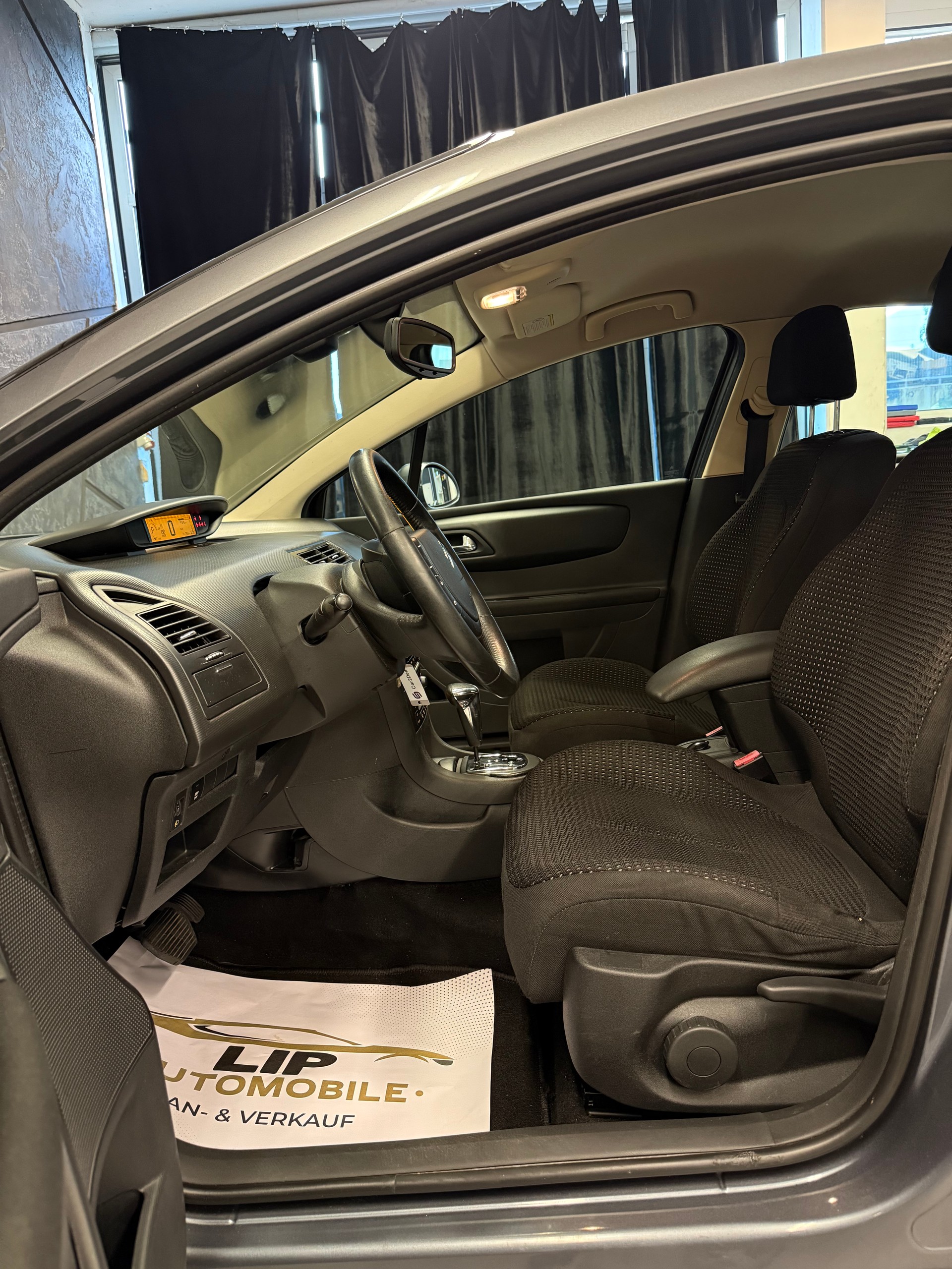 CITROEN C4 Berline 1.6i 16V VTR (Pack) Automatic-image-10